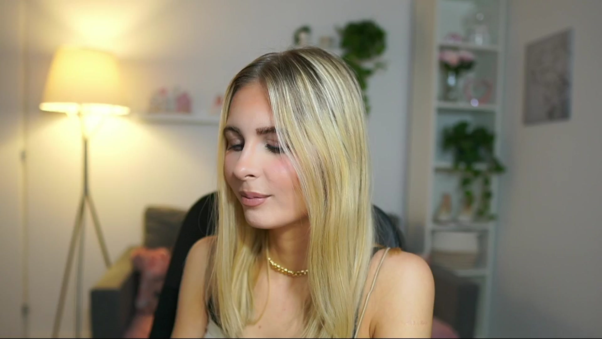 Gallery image thumbnail from Catecrago_'s myfreecams stream on, 04/10/2025, 14:27 image 7 of 20