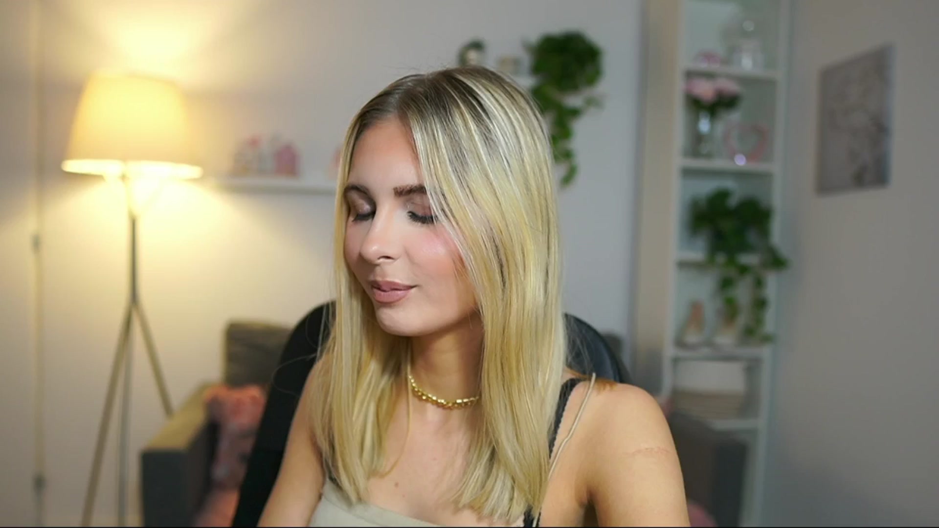 Gallery image thumbnail from Catecrago_'s myfreecams stream on, 04/10/2025, 14:27 image 4 of 20