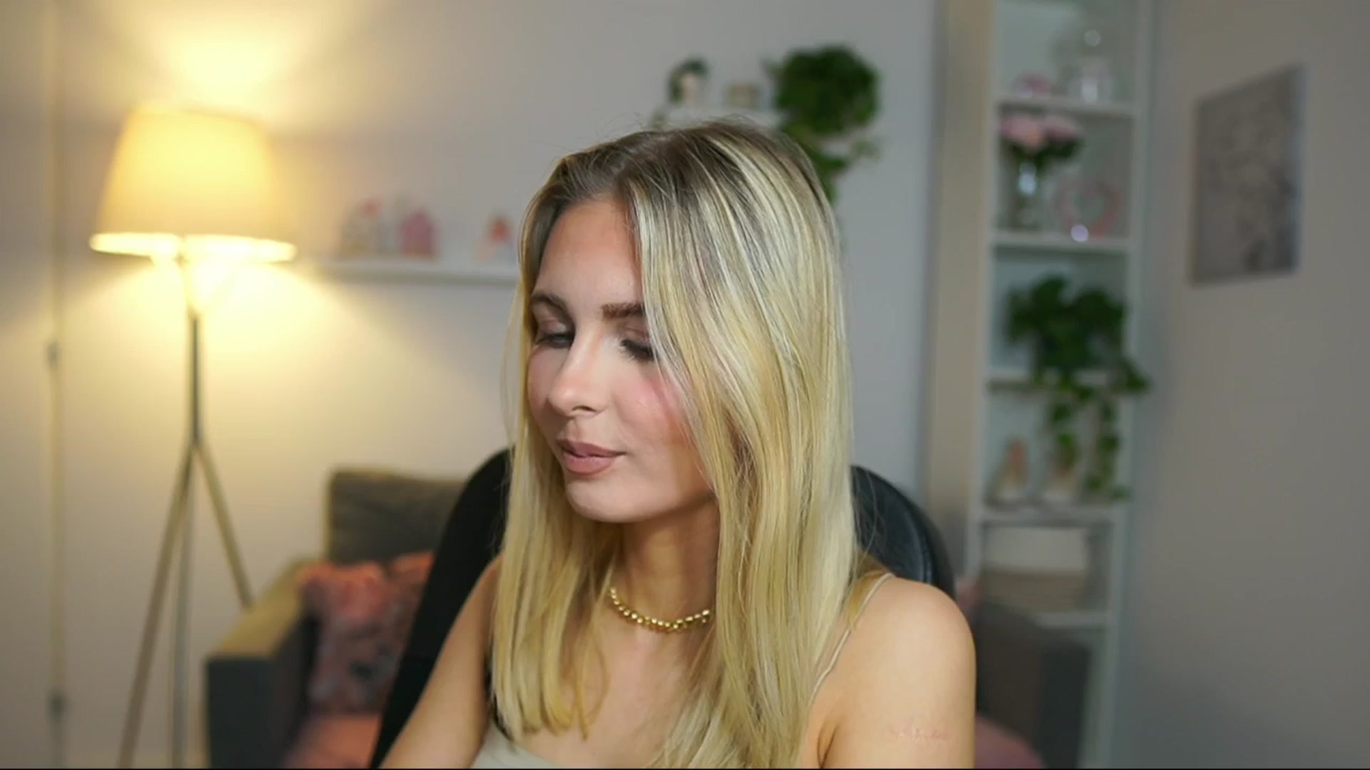 Gallery image thumbnail from Catecrago_'s myfreecams stream on, 04/10/2025, 14:27 image 15 of 20