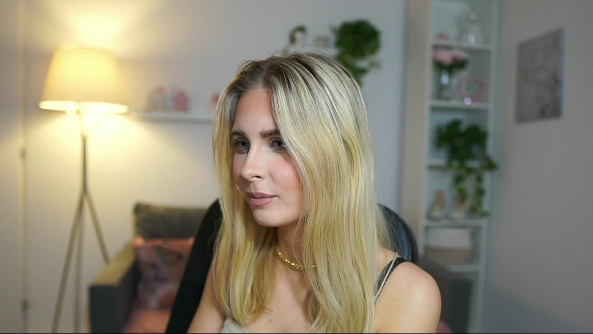 Gallery image thumbnail from Catecrago_'s myfreecams stream on, 04/10/2025, 17:50 image 20 of 20