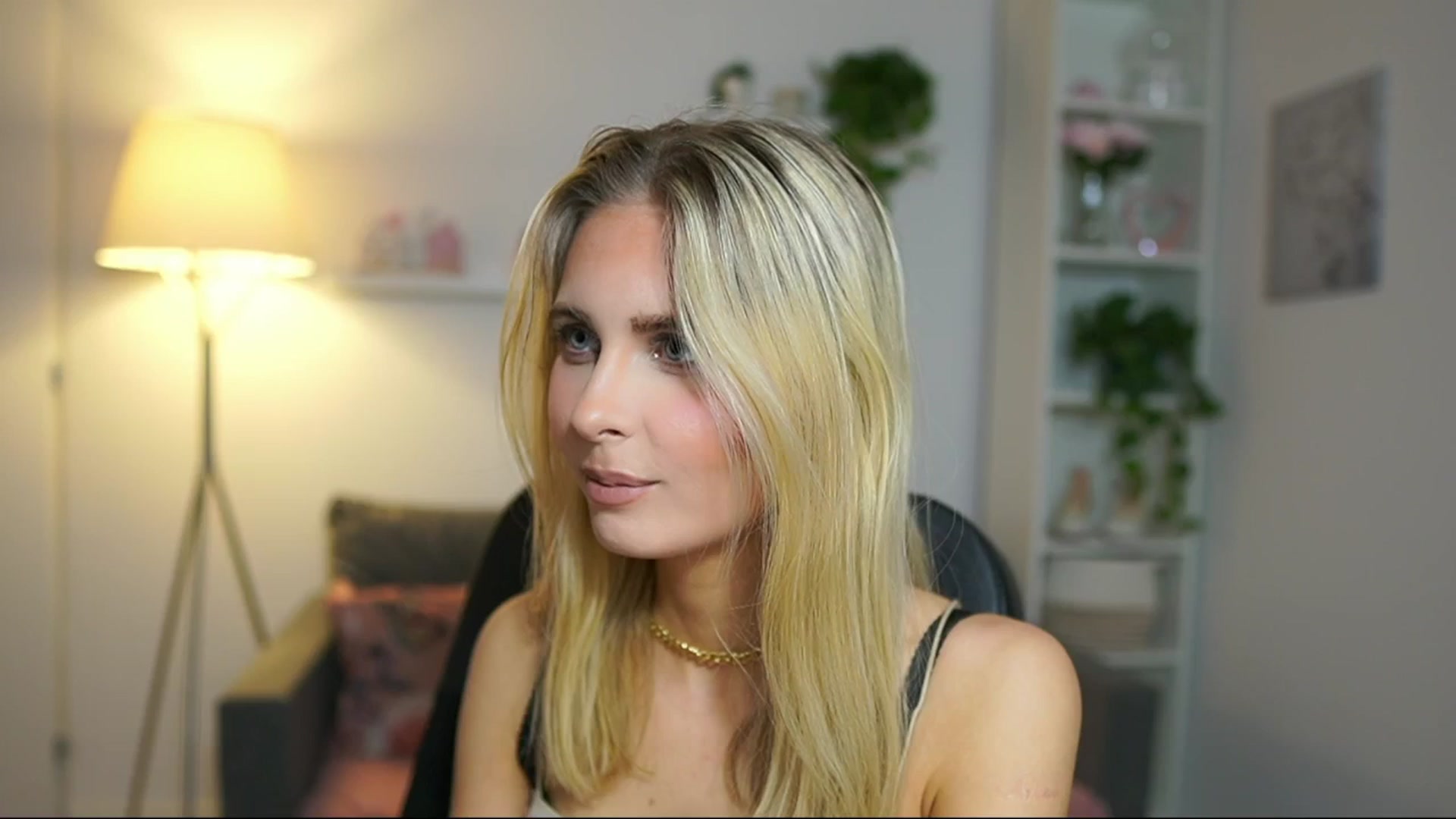 Gallery image thumbnail from Catecrago_'s myfreecams stream on, 04/10/2025, 17:50 image 2 of 20