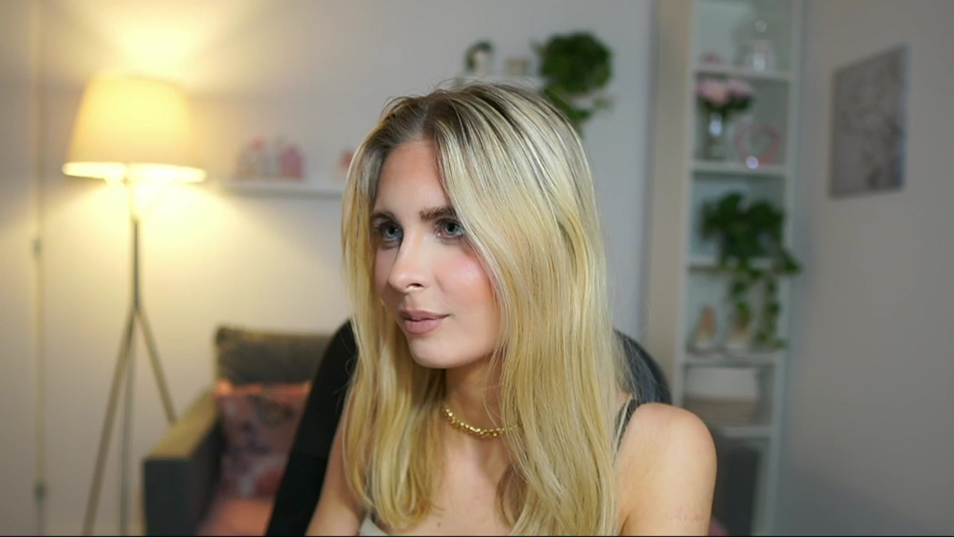 Gallery image thumbnail from Catecrago_'s myfreecams stream on, 04/10/2025, 17:50 image 18 of 20