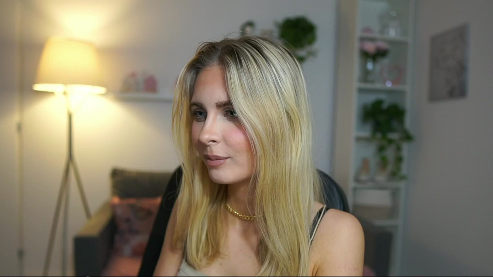 Gallery image thumbnail from Catecrago_'s myfreecams stream on, 04/10/2025, 17:50 image 15 of 20