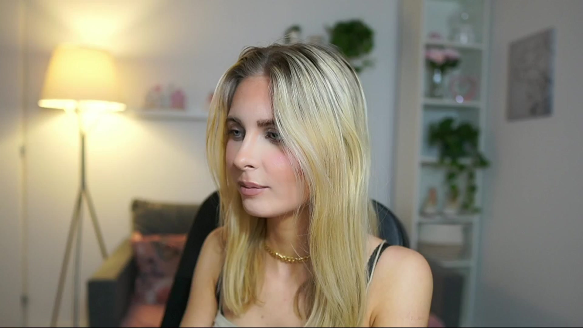 Gallery image thumbnail from Catecrago_'s myfreecams stream on, 04/10/2025, 17:50 image 3 of 20