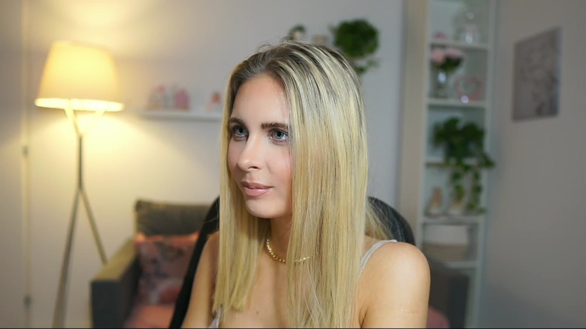 Gallery image thumbnail from Catecrago_'s myfreecams stream on, 04/11/2025, 11:23 image 8 of 20