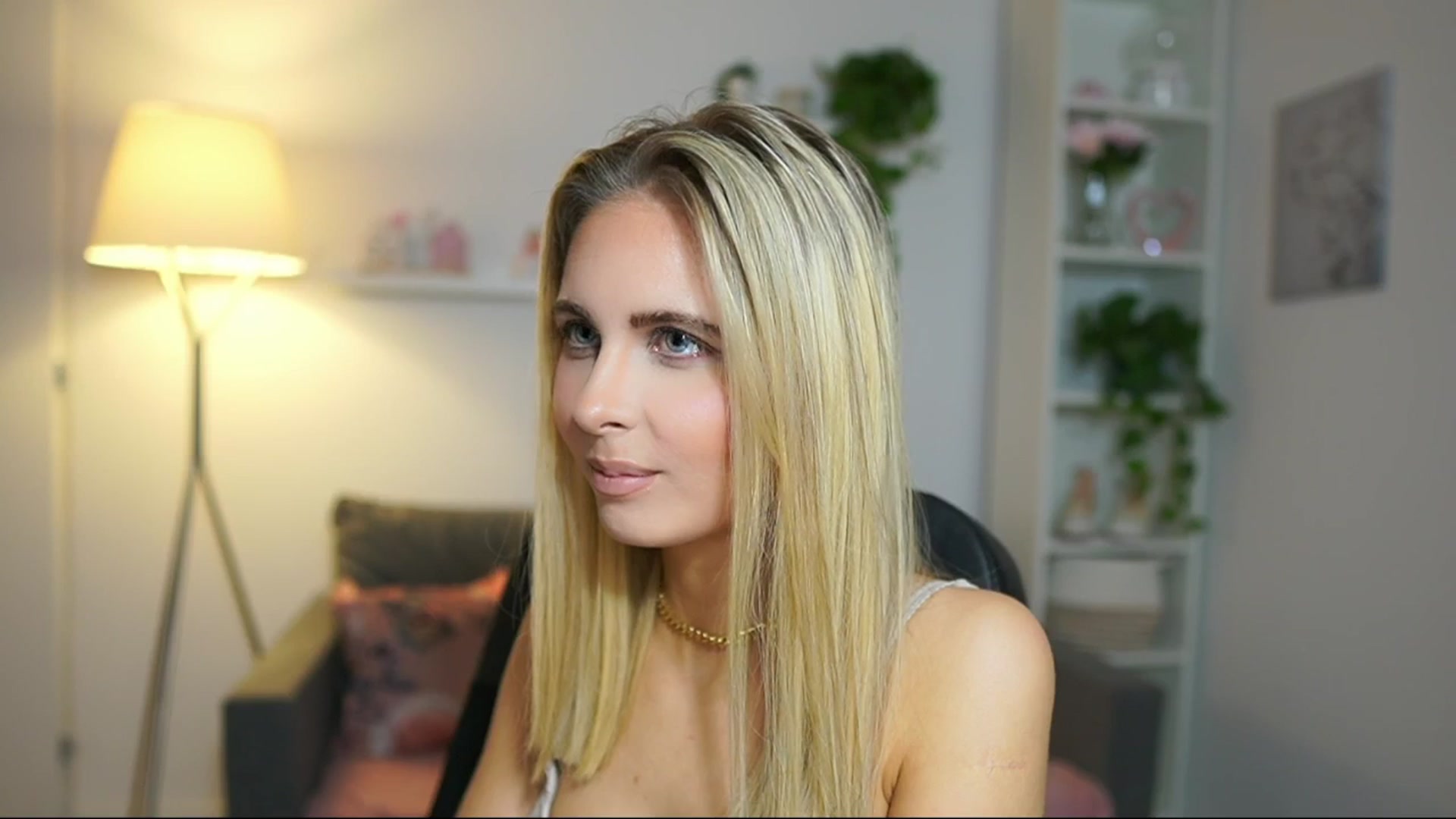 Gallery image thumbnail from Catecrago_'s myfreecams stream on, 04/11/2025, 11:23 image 20 of 20