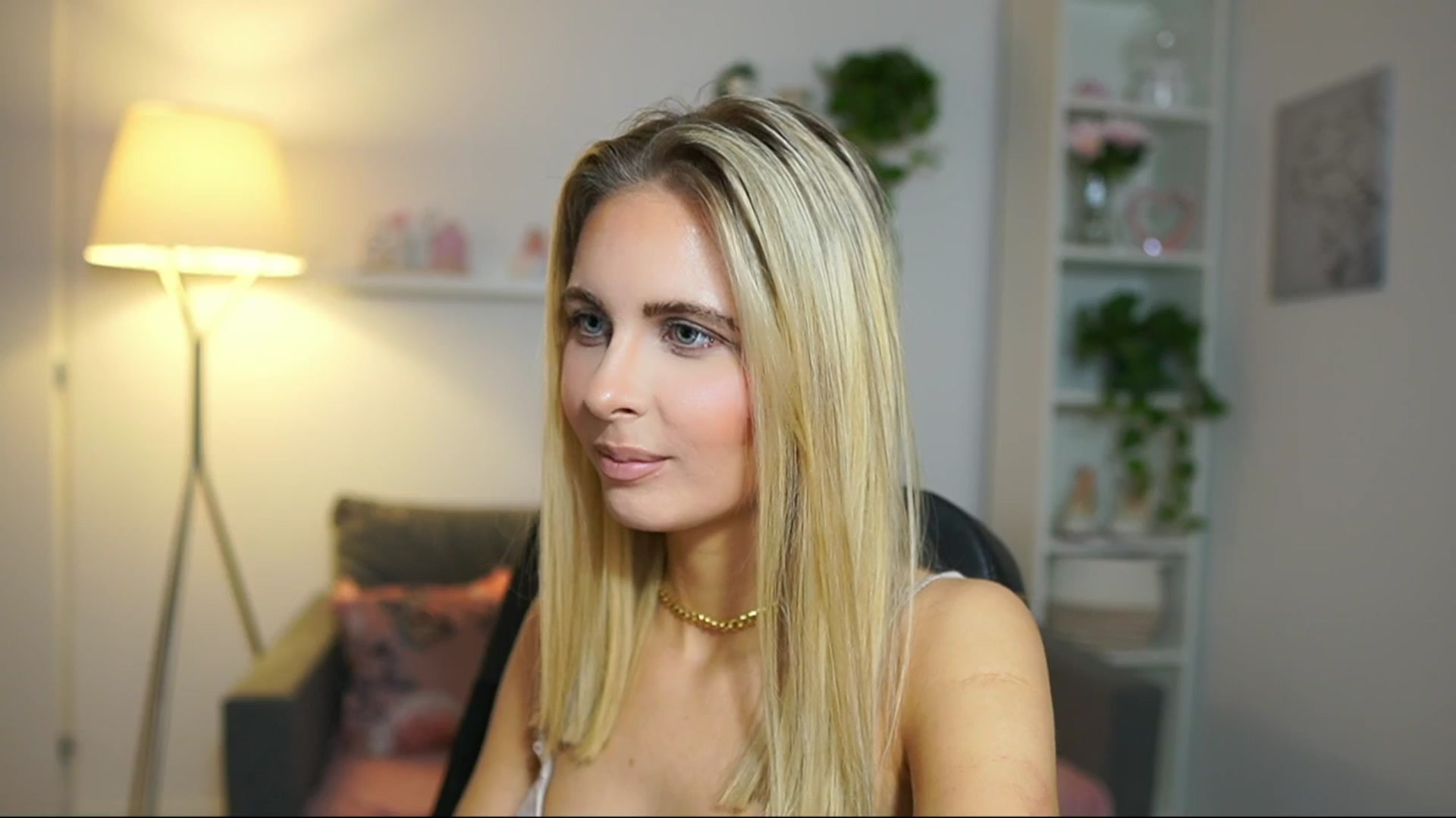 Gallery image thumbnail from Catecrago_'s myfreecams stream on, 04/11/2025, 11:23 image 18 of 20
