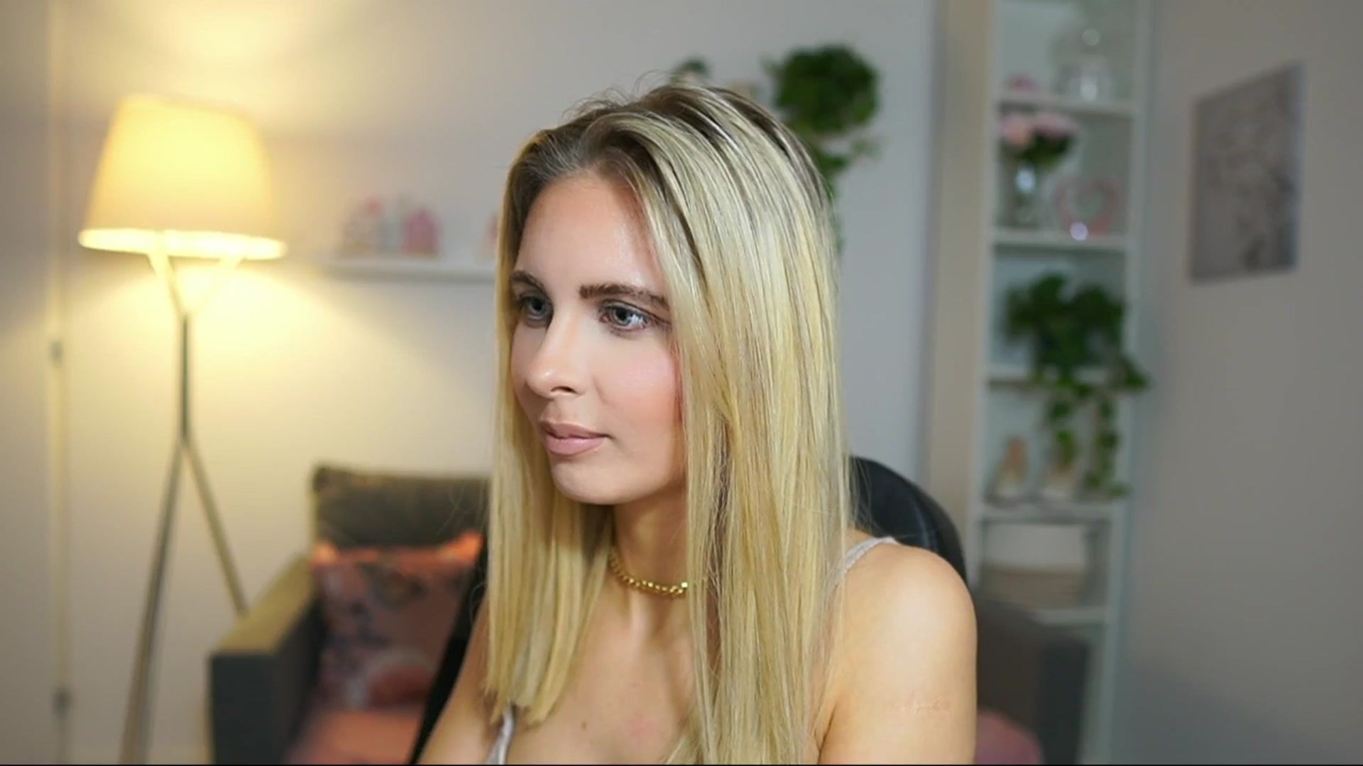 Gallery image thumbnail from Catecrago_'s myfreecams stream on, 04/11/2025, 11:23 image 19 of 20