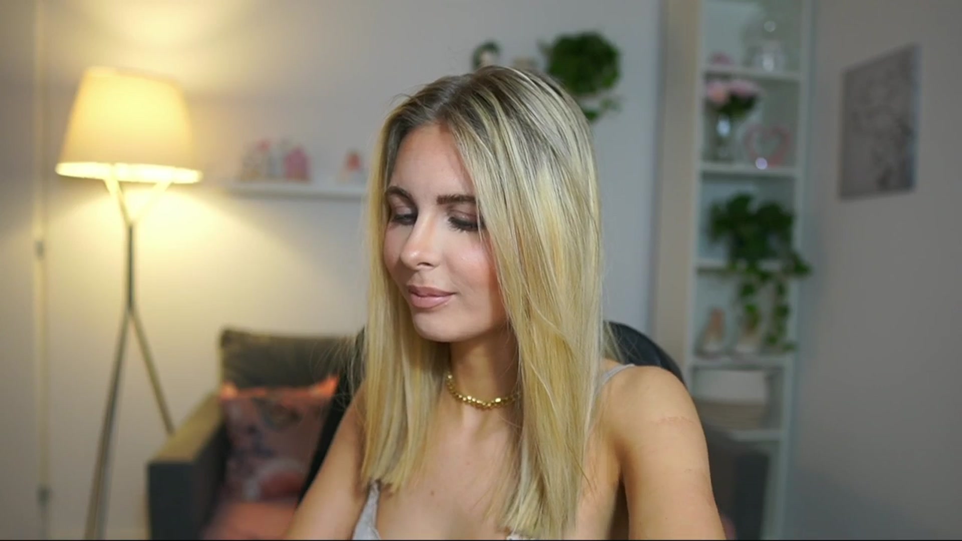 Gallery image thumbnail from Catecrago_'s myfreecams stream on, 04/11/2025, 11:23 image 13 of 20