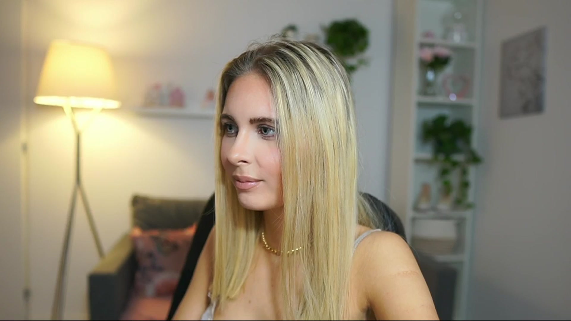Gallery image thumbnail from Catecrago_'s myfreecams stream on, 04/11/2025, 11:23 image 9 of 20
