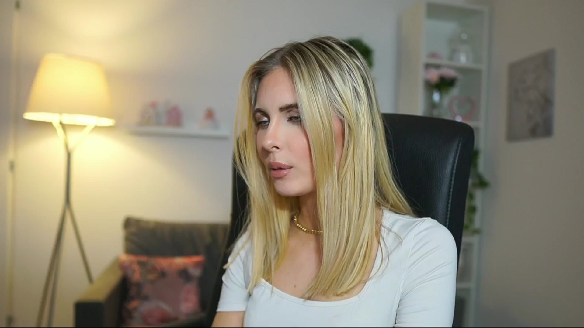 Gallery image thumbnail from Catecrago_'s myfreecams stream on, 04/14/2025, 16:33 image 12 of 20