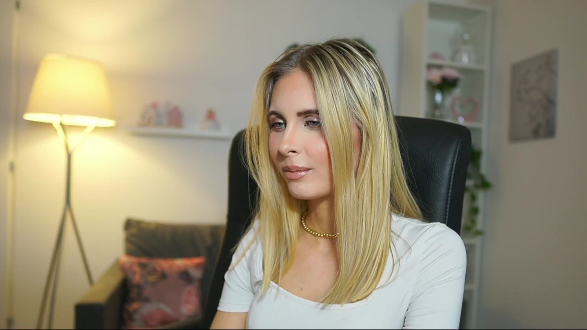 Gallery image thumbnail from Catecrago_'s myfreecams stream on, 04/14/2025, 16:33 image 13 of 20