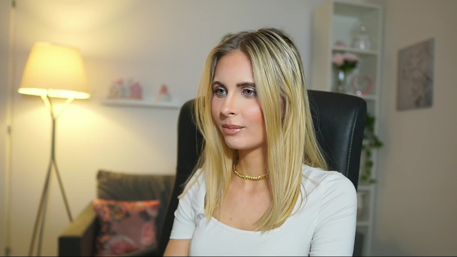 Gallery image thumbnail from Catecrago_'s myfreecams stream on, 04/14/2025, 16:33 image 11 of 20