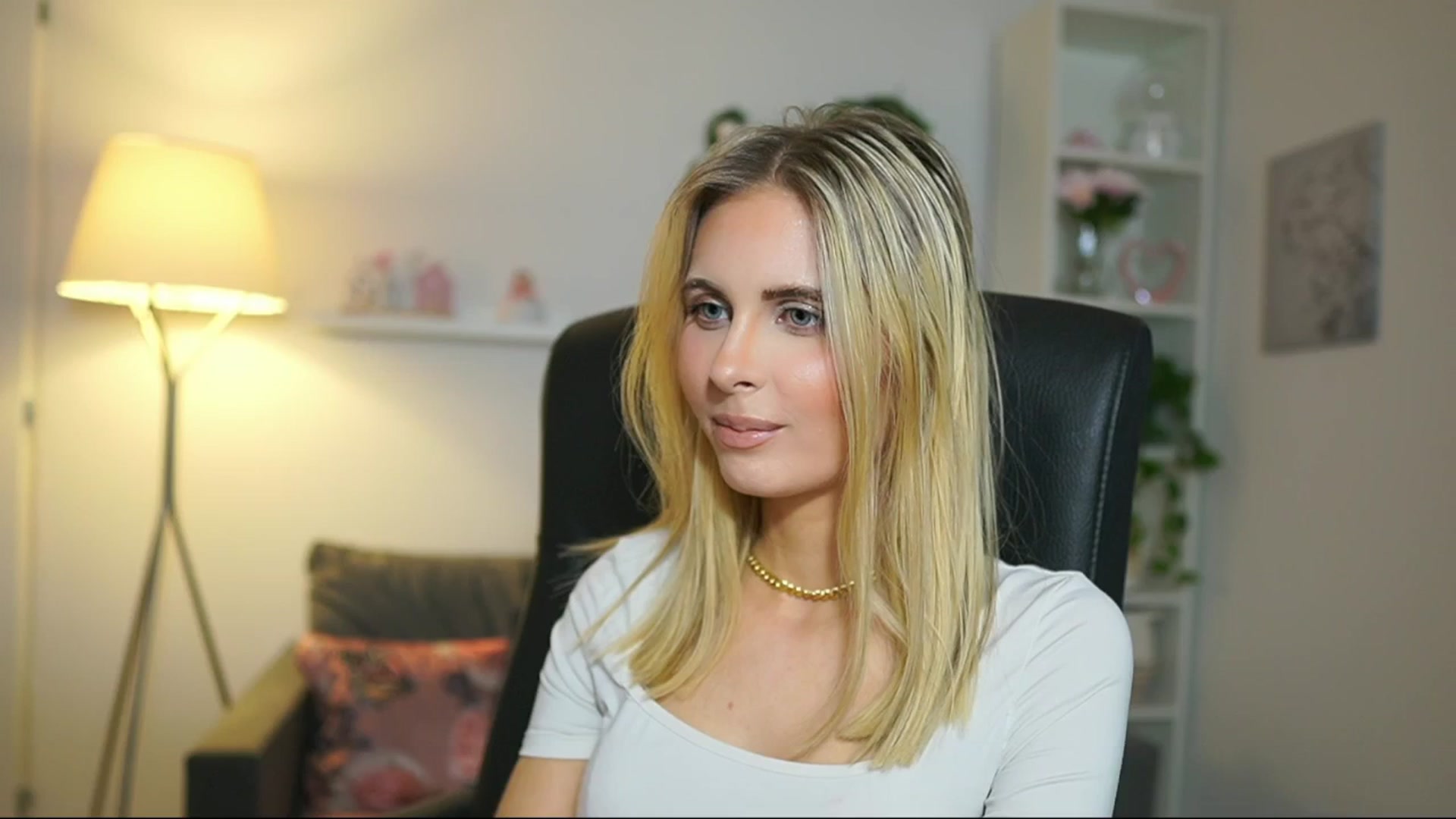 Gallery image thumbnail from Catecrago_'s myfreecams stream on, 04/14/2025, 18:11 image 6 of 20