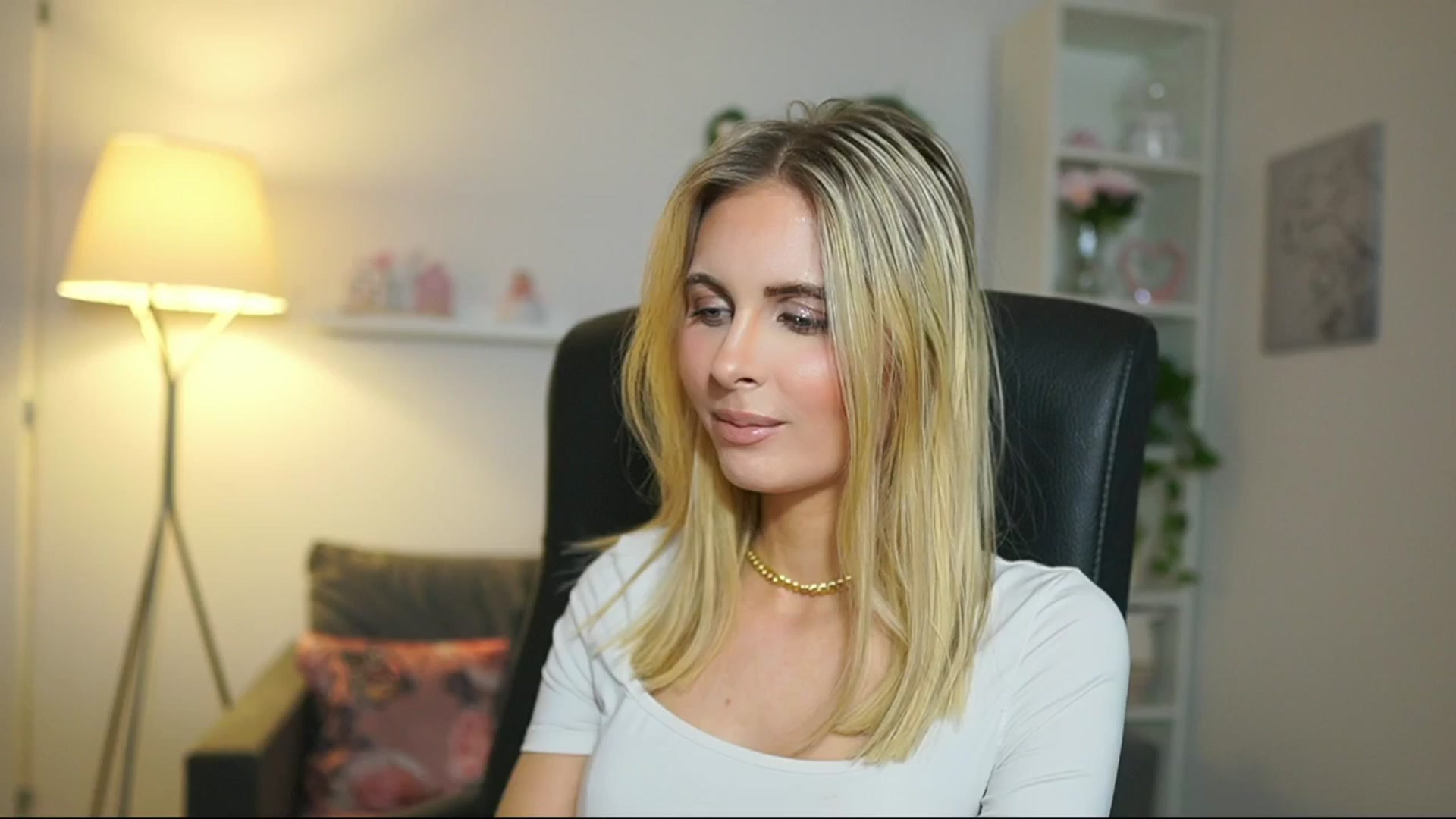 Gallery image thumbnail from Catecrago_'s myfreecams stream on, 04/14/2025, 18:11 image 5 of 20