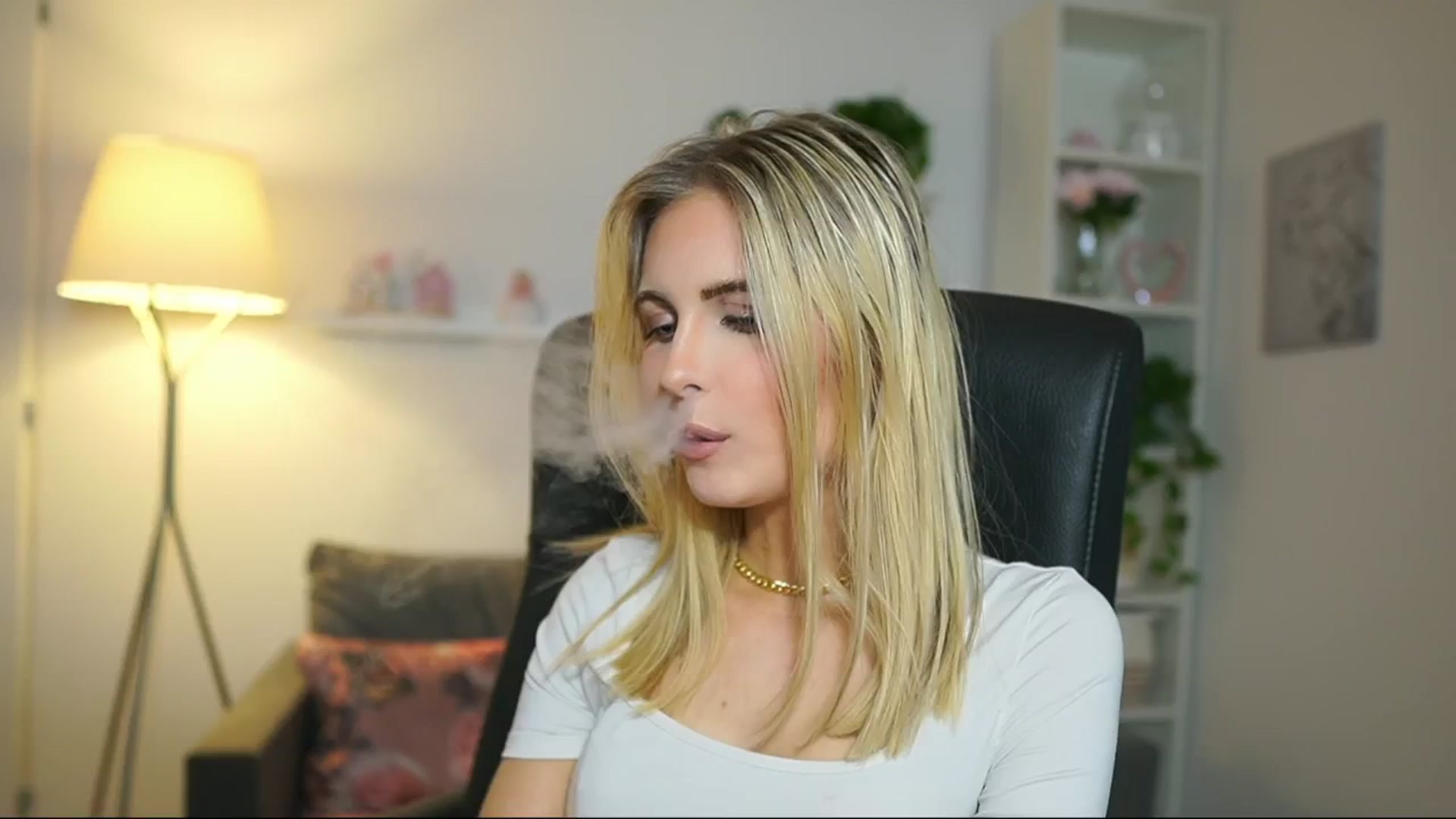 Gallery image thumbnail from Catecrago_'s myfreecams stream on, 04/14/2025, 18:11 image 8 of 20