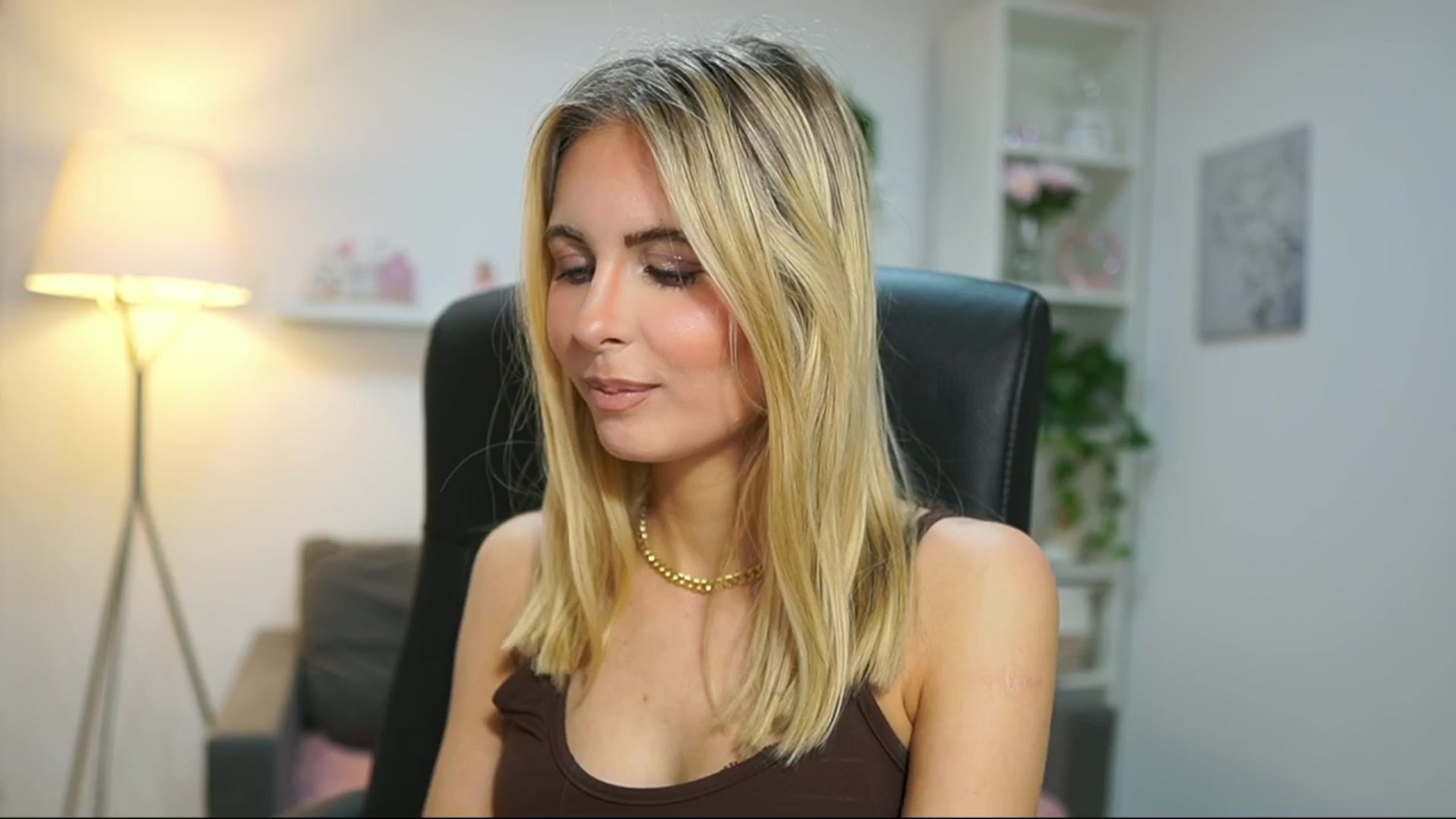 Gallery image thumbnail from Catecrago_'s myfreecams stream on, 04/15/2025, 14:25 image 4 of 20