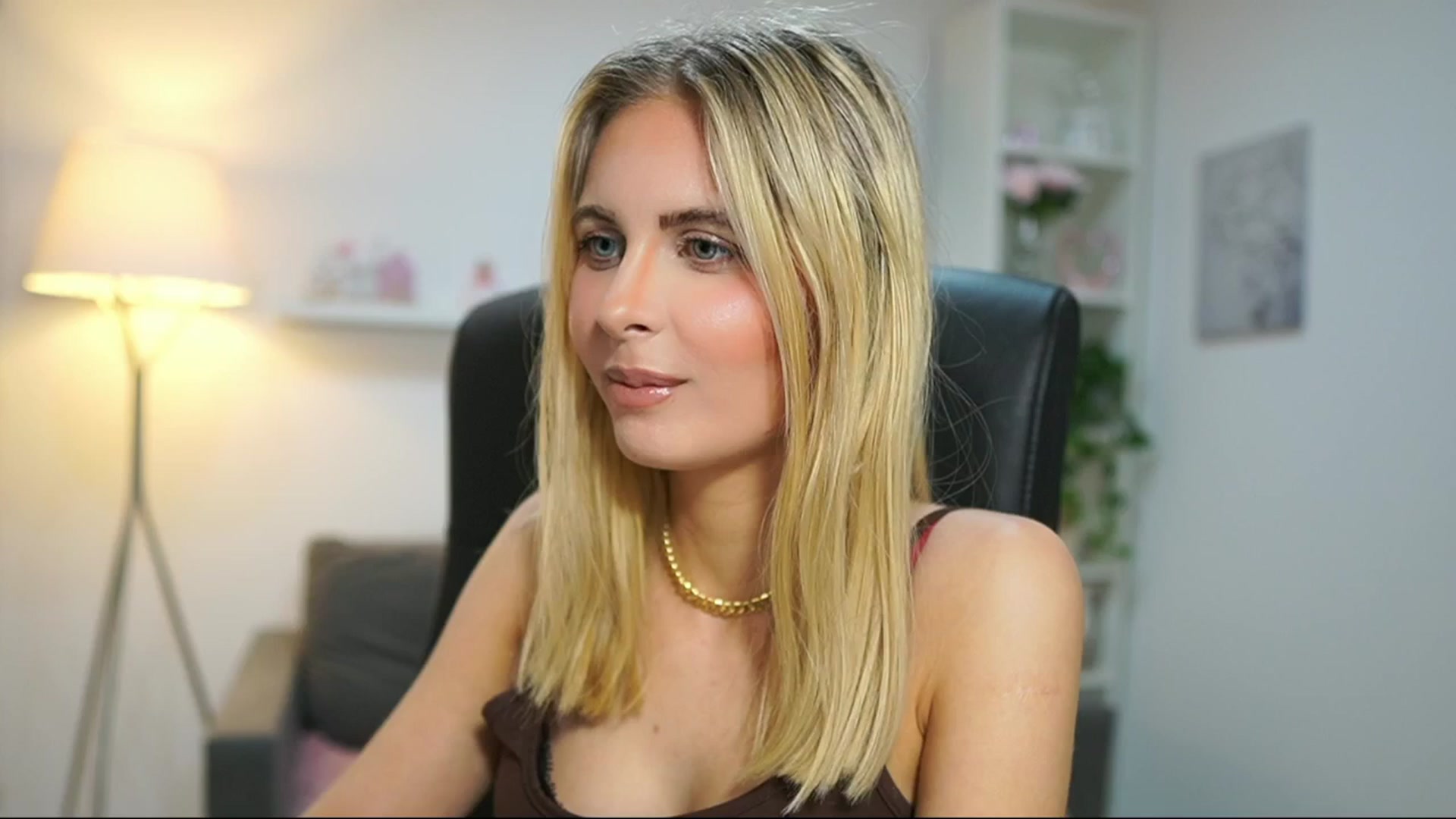 Gallery image thumbnail from Catecrago_'s myfreecams stream on, 04/15/2025, 17:49 image 11 of 20