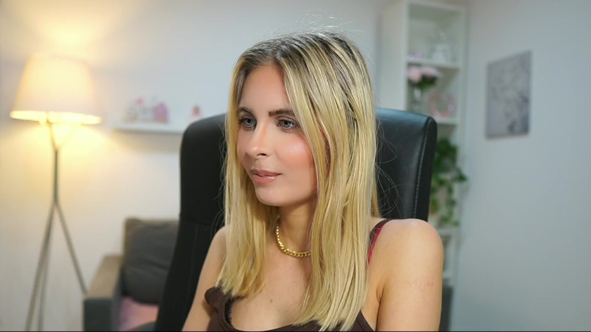 Gallery image thumbnail from Catecrago_'s myfreecams stream on, 04/15/2025, 17:49 image 18 of 20