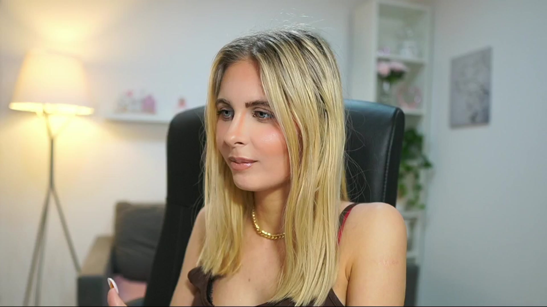 Gallery image thumbnail from Catecrago_'s myfreecams stream on, 04/15/2025, 17:49 image 19 of 20