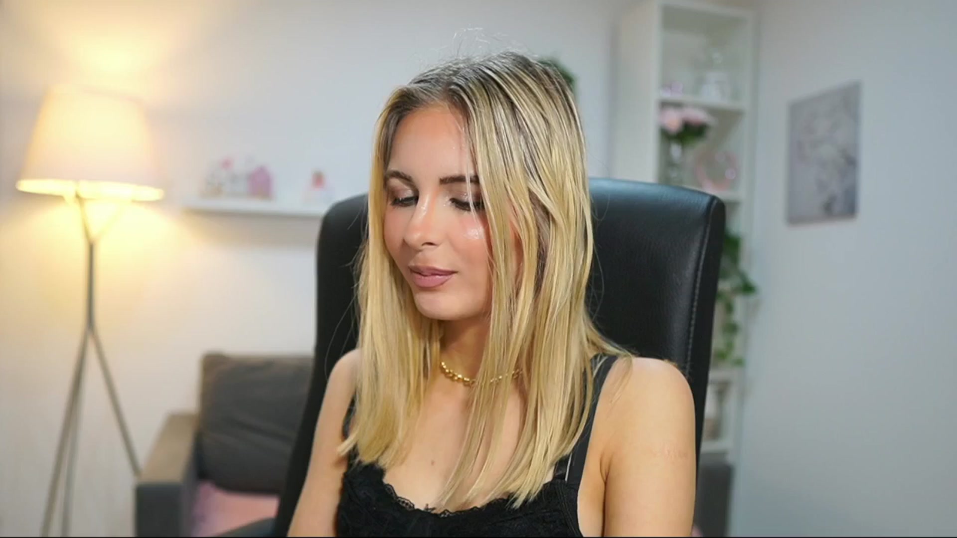 Gallery image thumbnail from Catecrago_'s myfreecams stream on, 04/16/2025, 10:42 image 11 of 20
