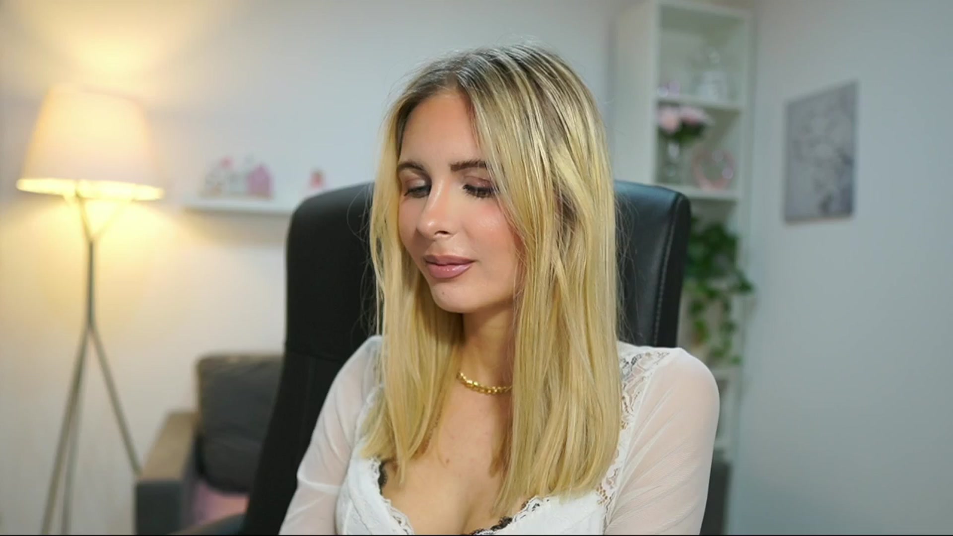Gallery image thumbnail from Catecrago_'s myfreecams stream on, 04/17/2025, 13:58 image 19 of 20