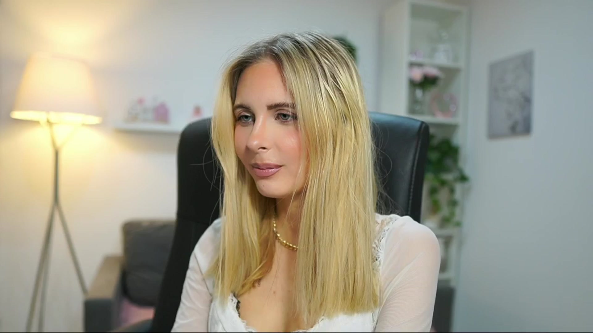 Gallery image thumbnail from Catecrago_'s myfreecams stream on, 04/17/2025, 13:58 image 6 of 20