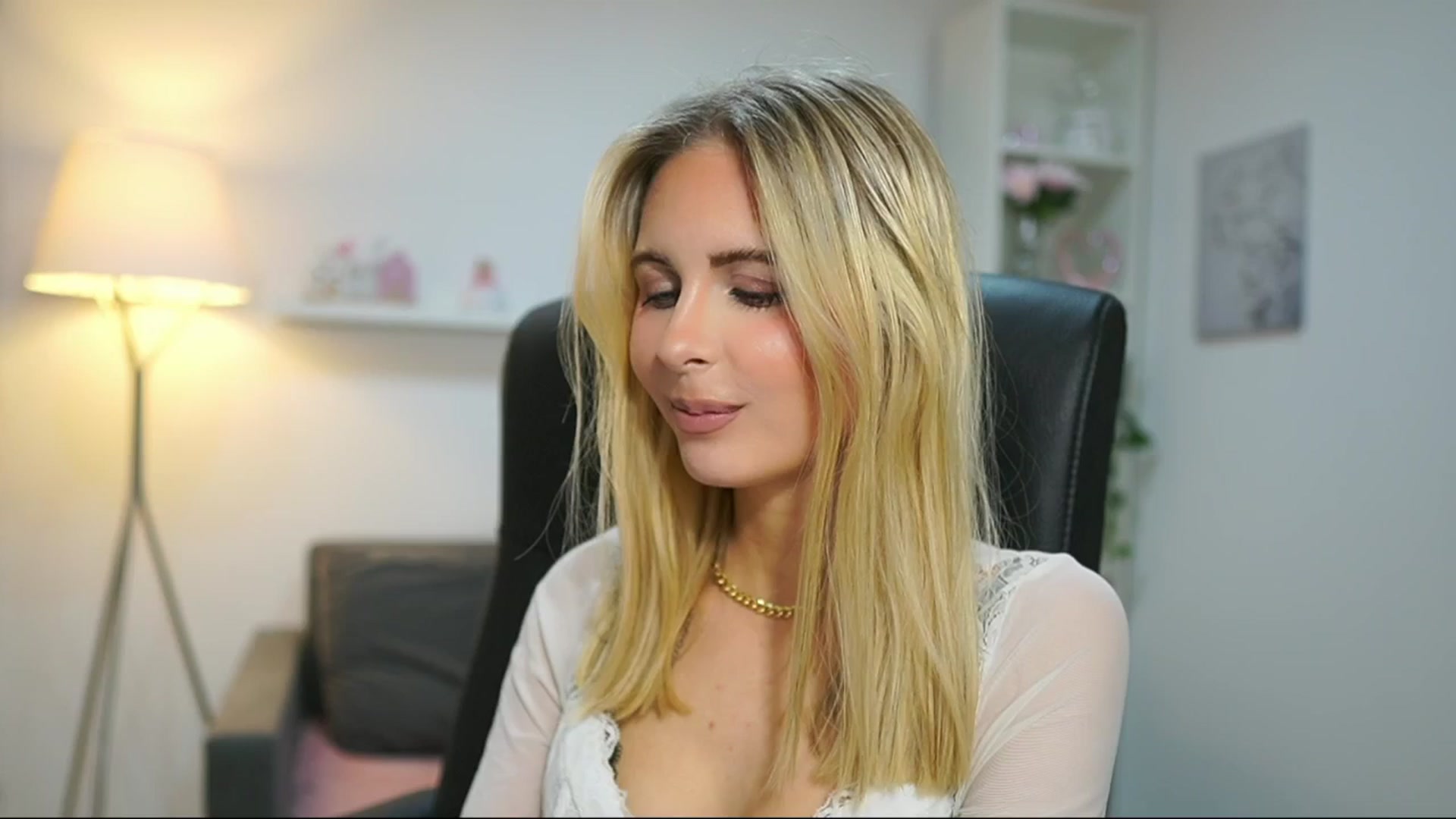 Gallery image thumbnail from Catecrago_'s myfreecams stream on, 04/17/2025, 15:40 image 13 of 20