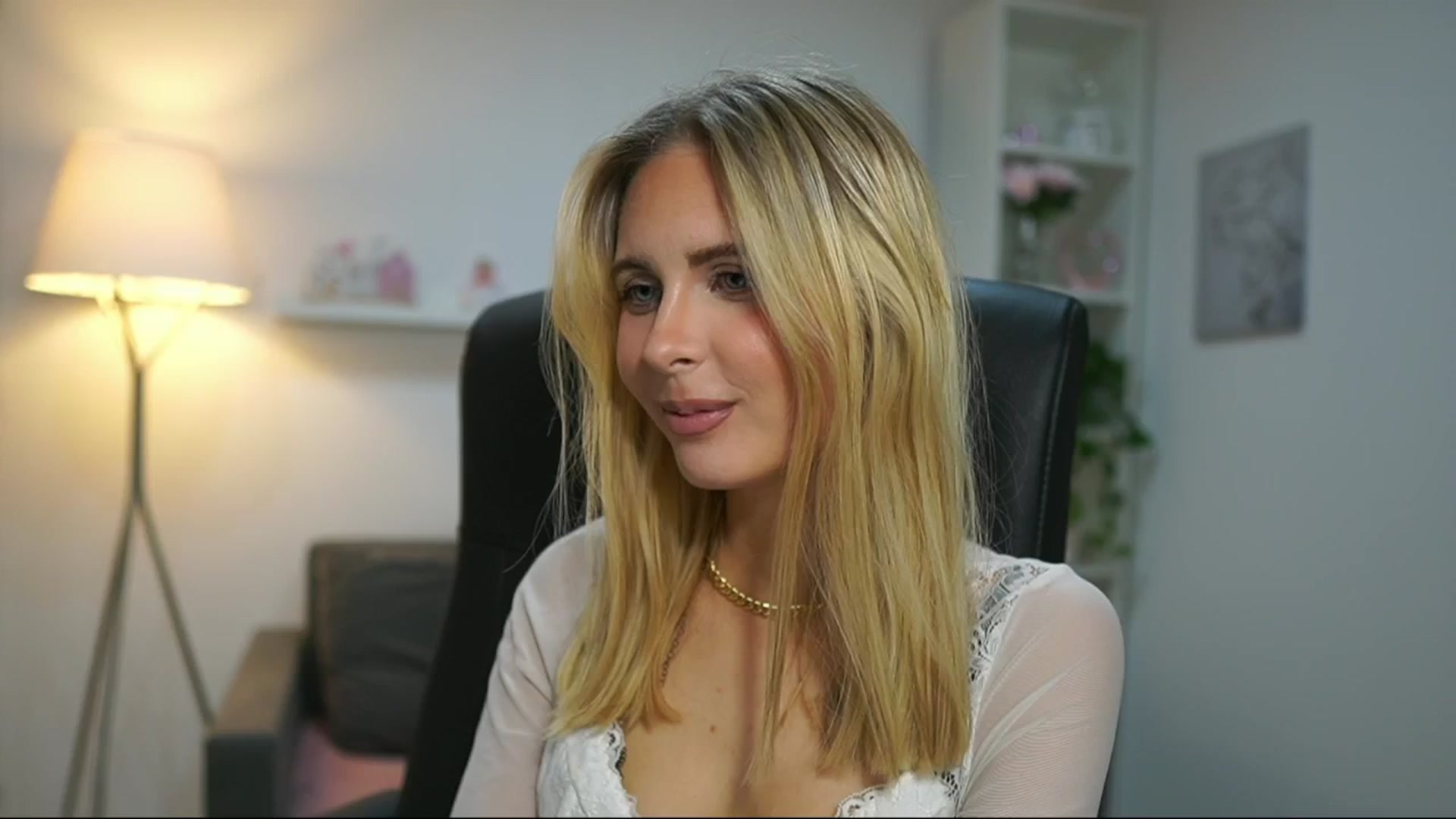 Gallery image thumbnail from Catecrago_'s myfreecams stream on, 04/17/2025, 15:40 image 9 of 20