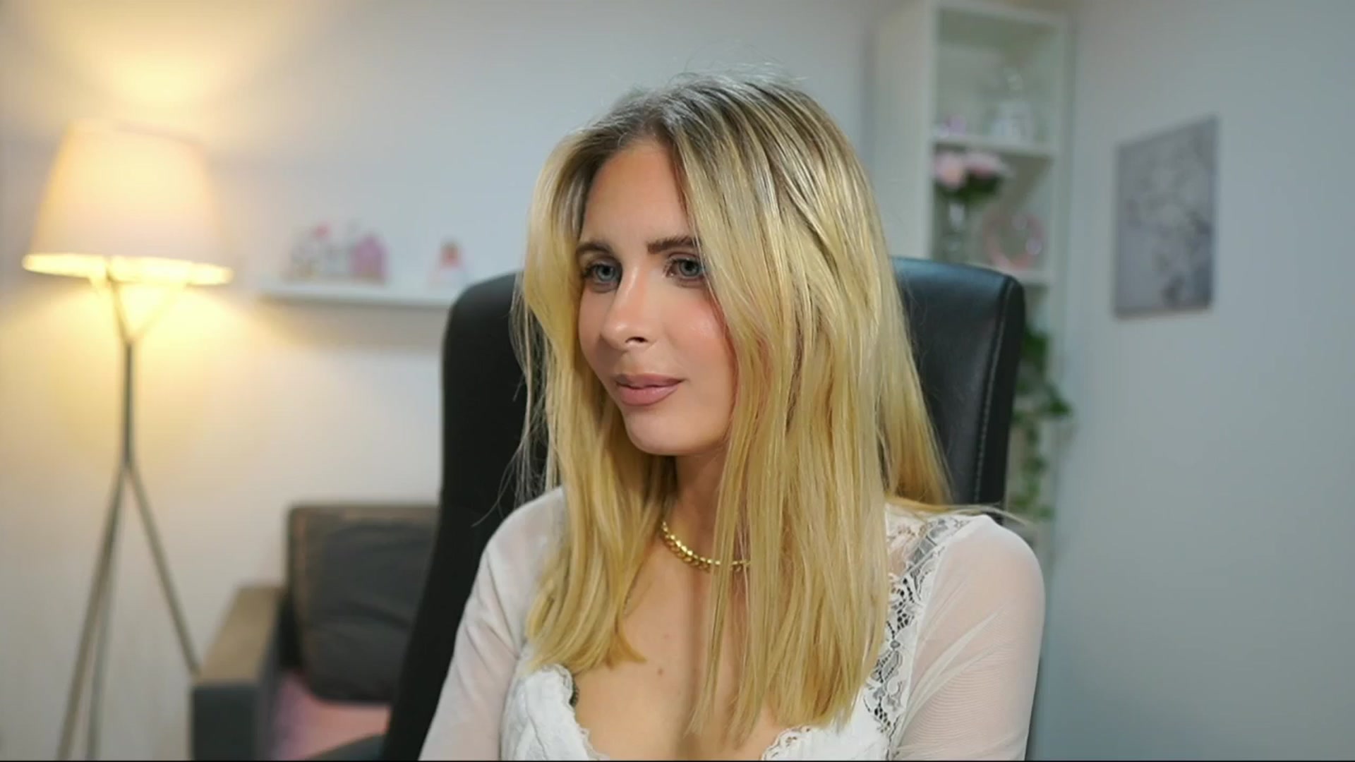 Gallery image thumbnail from Catecrago_'s myfreecams stream on, 04/17/2025, 15:40 image 17 of 20