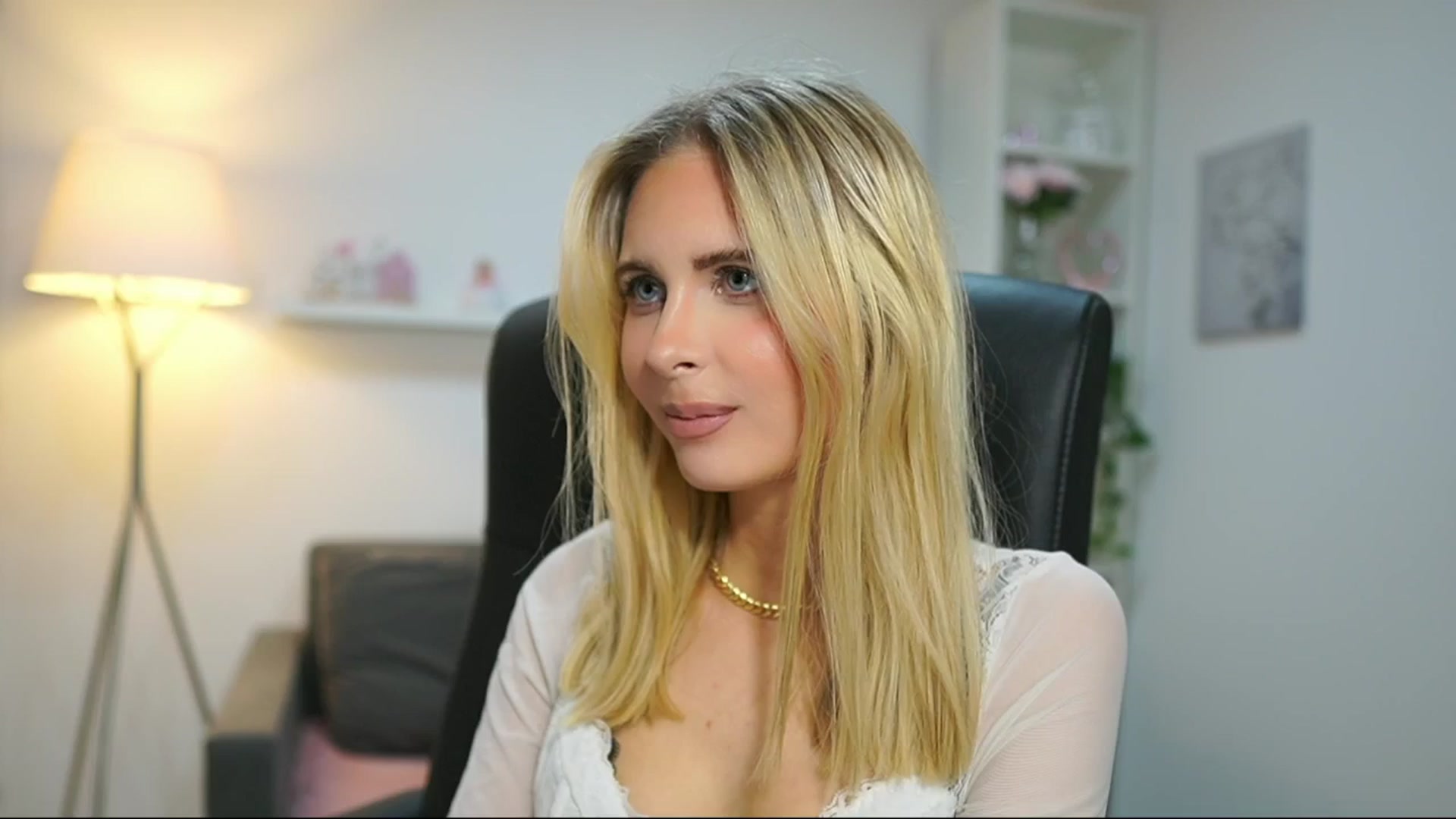 Gallery image thumbnail from Catecrago_'s myfreecams stream on, 04/17/2025, 15:40 image 14 of 20