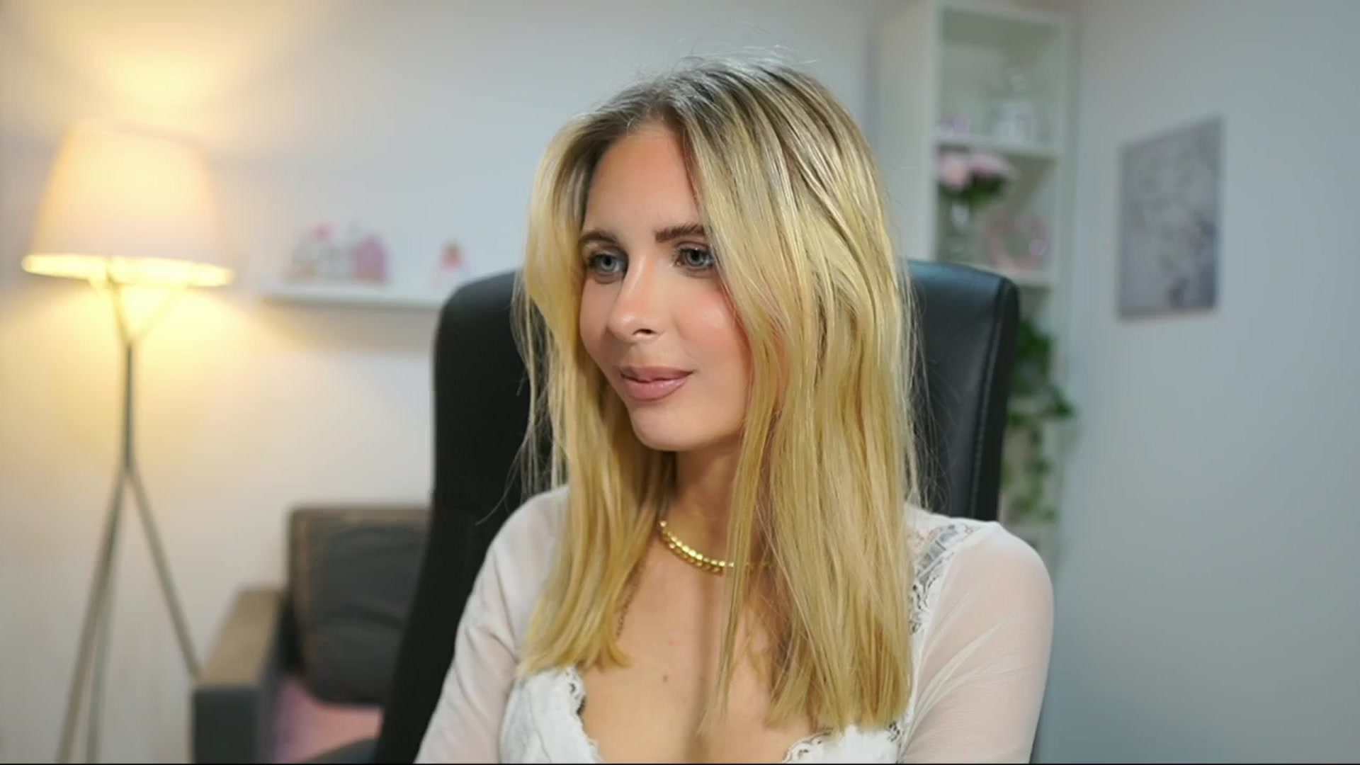 Gallery image thumbnail from Catecrago_'s myfreecams stream on, 04/17/2025, 15:40 image 8 of 20