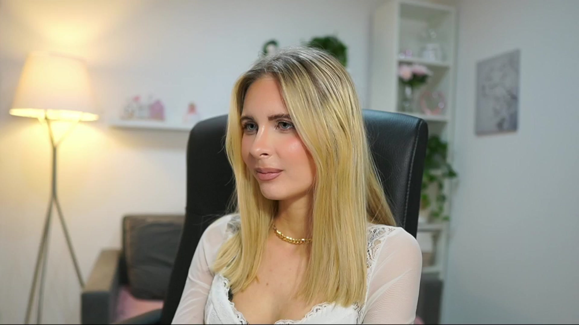 Gallery image thumbnail from Catecrago_'s myfreecams stream on, 04/17/2025, 17:52 image 18 of 20