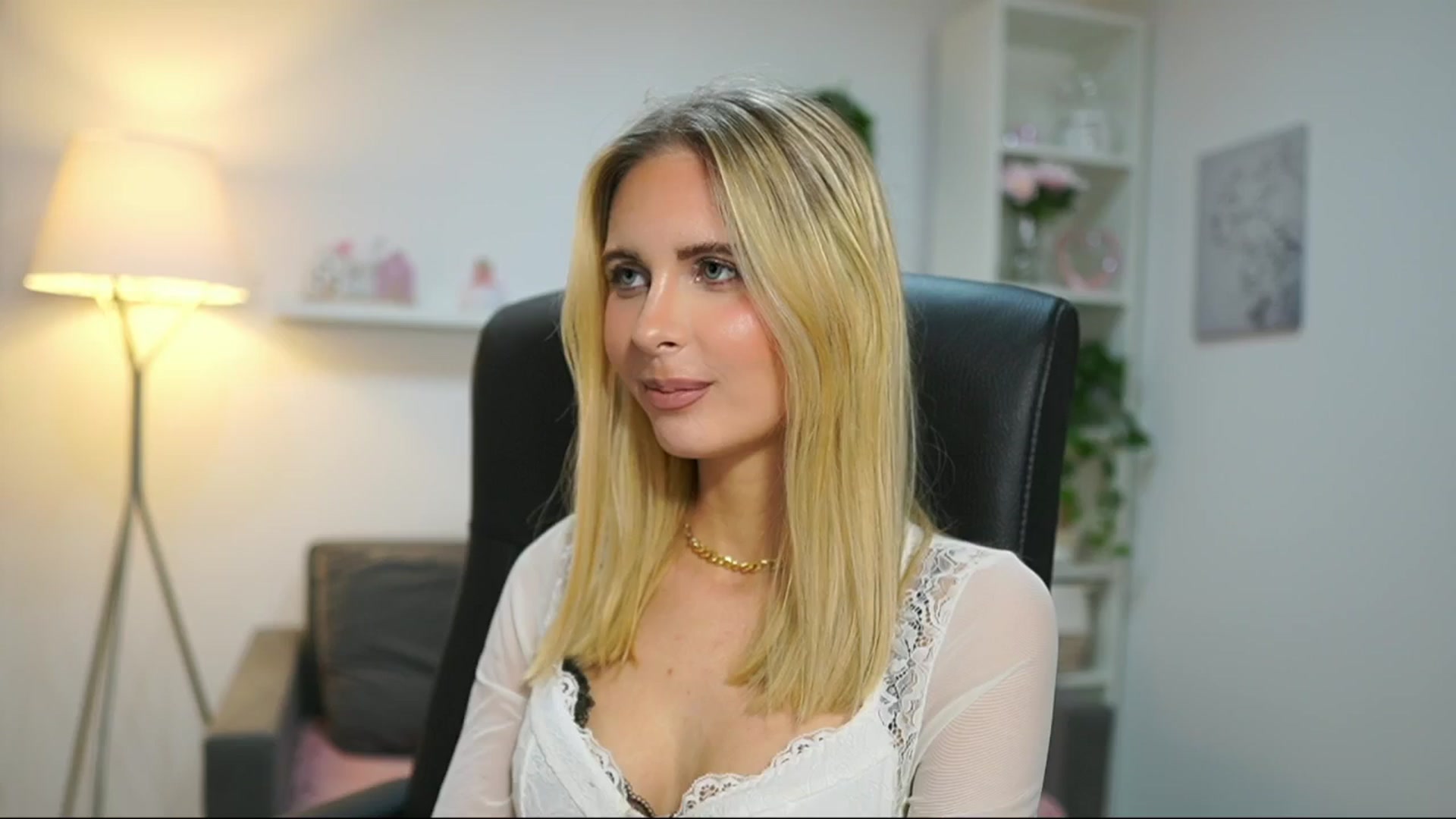 Gallery image thumbnail from Catecrago_'s myfreecams stream on, 04/17/2025, 17:52 image 15 of 20