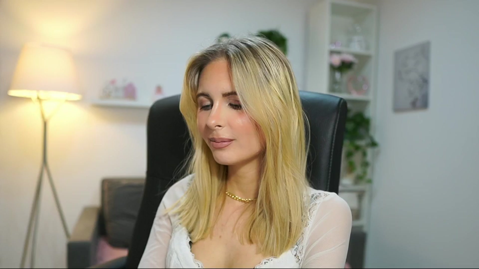 Gallery image thumbnail from Catecrago_'s myfreecams stream on, 04/17/2025, 17:52 image 7 of 20
