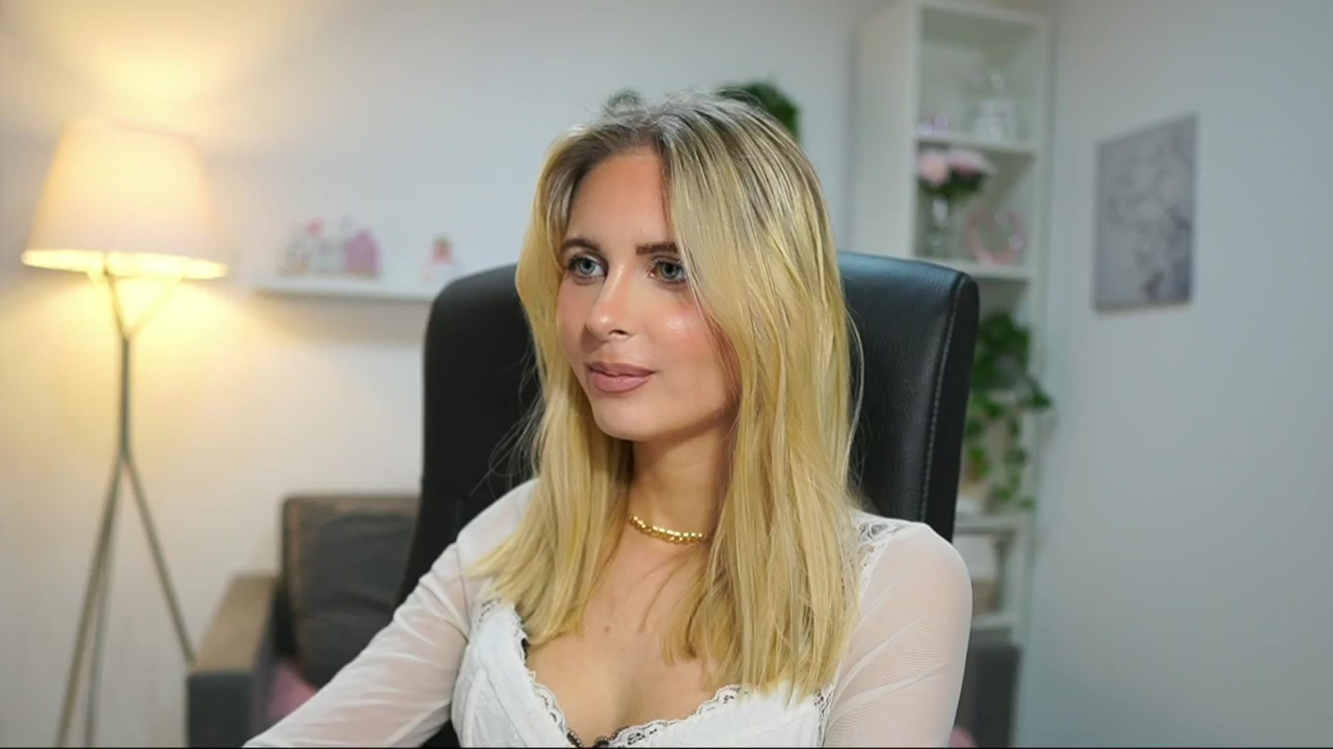 Gallery image thumbnail from Catecrago_'s myfreecams stream on, 04/17/2025, 17:52 image 9 of 20