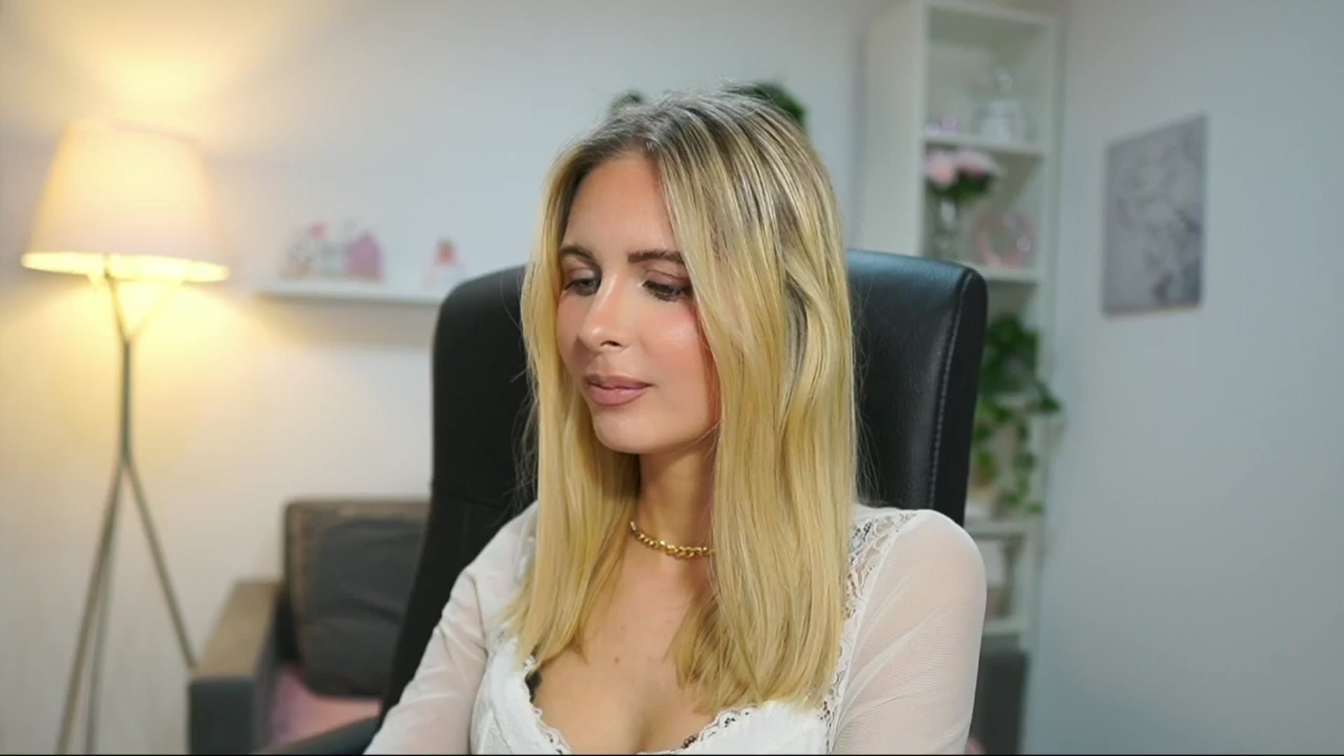 Gallery image thumbnail from Catecrago_'s myfreecams stream on, 04/17/2025, 17:52 image 12 of 20