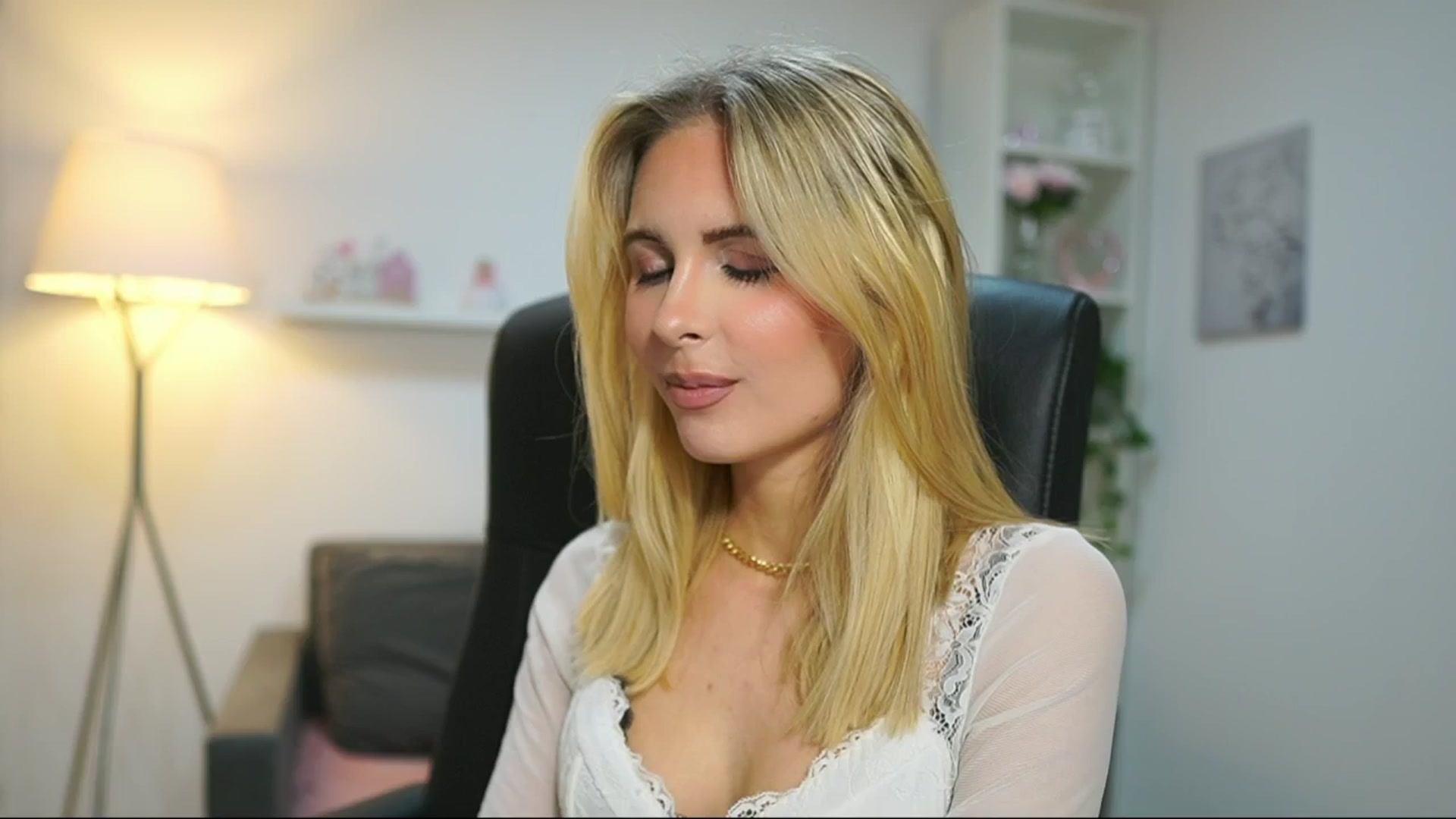 Gallery image thumbnail from Catecrago_'s myfreecams stream on, 04/17/2025, 17:52 image 1 of 20