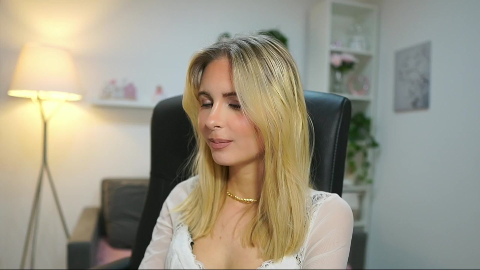 Gallery image thumbnail from Catecrago_'s myfreecams stream on, 04/17/2025, 17:52 image 8 of 20