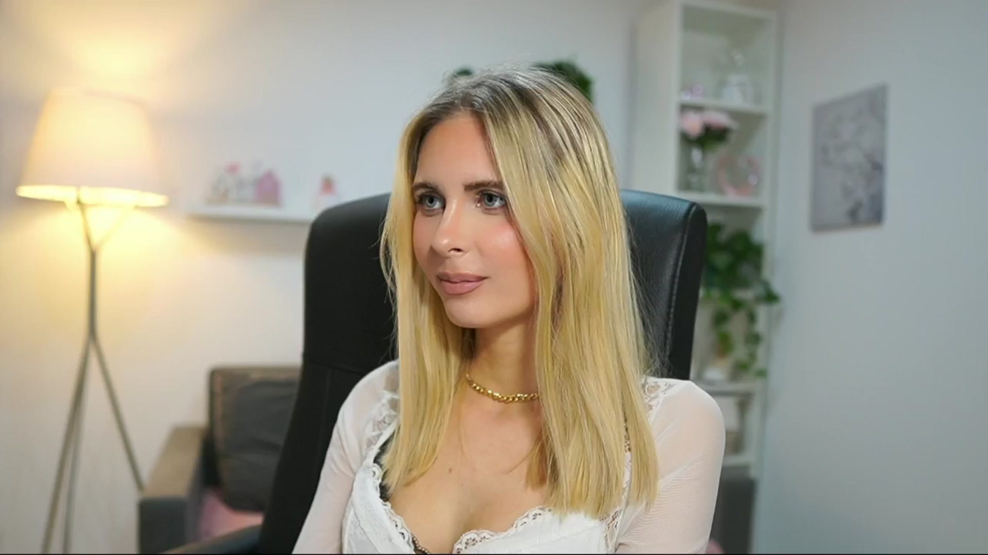 Gallery image thumbnail from Catecrago_'s myfreecams stream on, 04/17/2025, 17:52 image 20 of 20