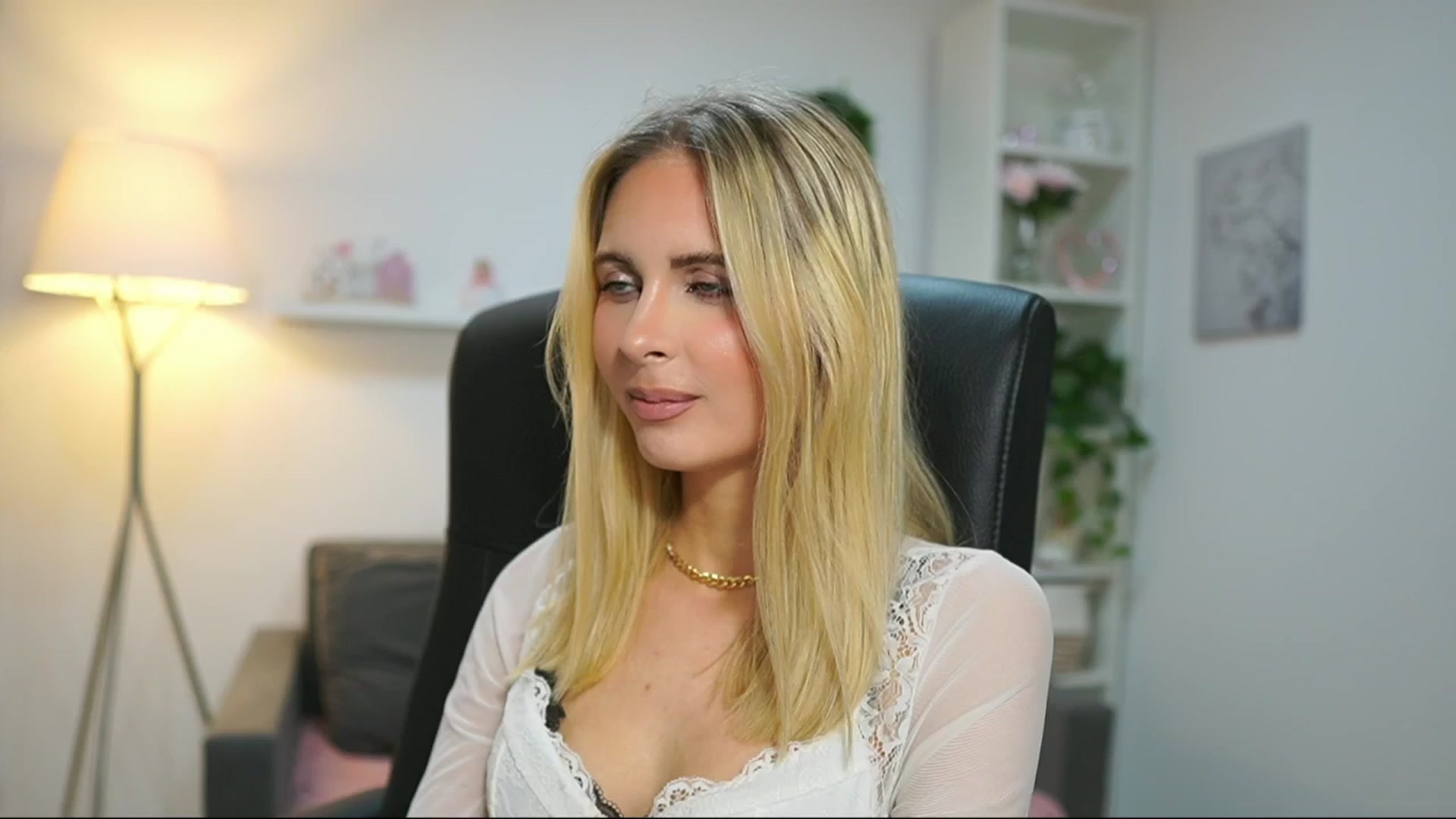 Gallery image thumbnail from Catecrago_'s myfreecams stream on, 04/17/2025, 17:52 image 19 of 20