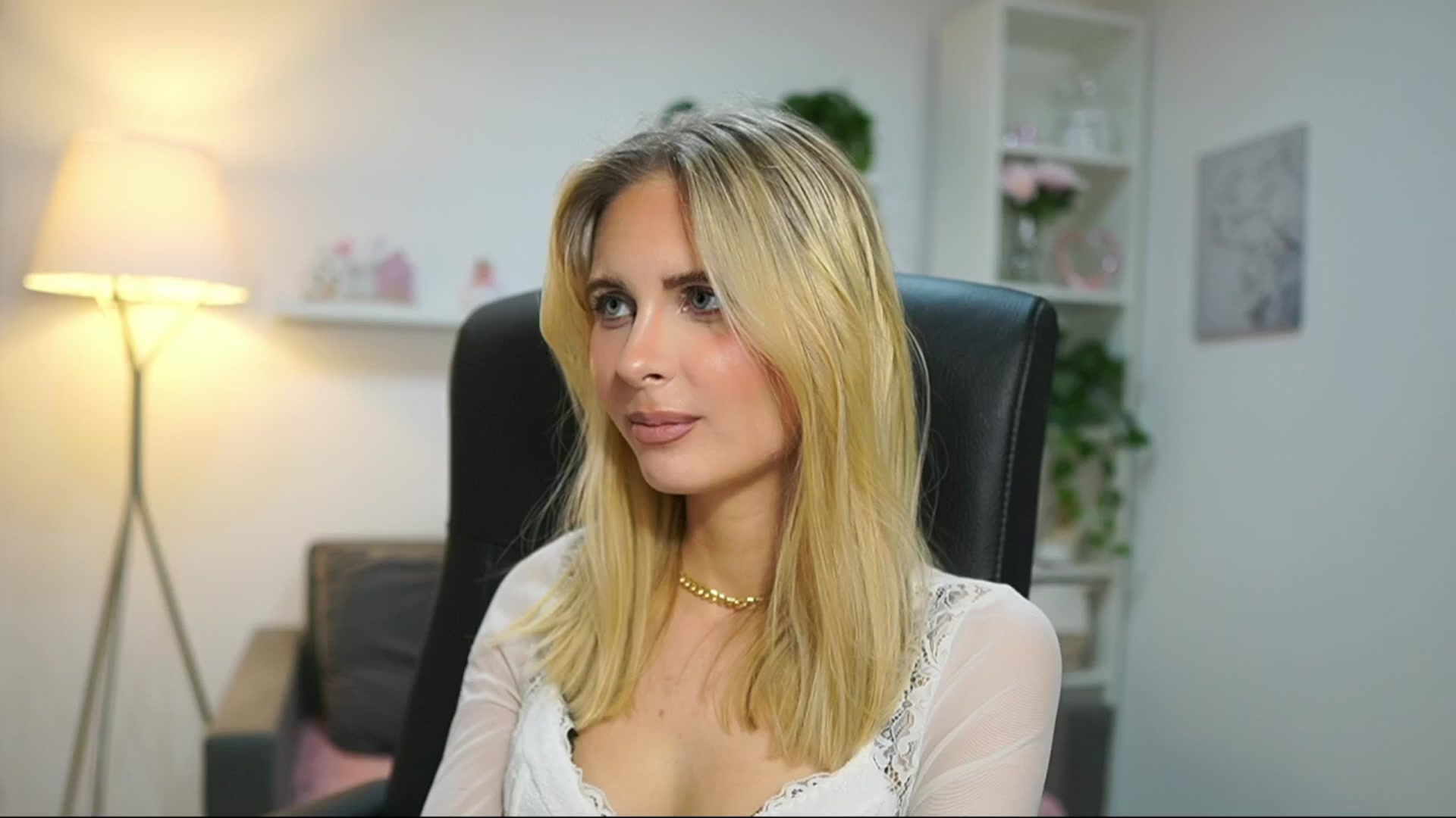Gallery image thumbnail from Catecrago_'s myfreecams stream on, 04/17/2025, 17:52 image 6 of 20