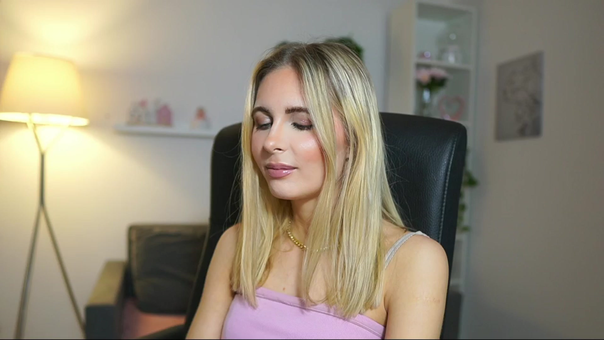 Gallery image thumbnail from Catecrago_'s myfreecams stream on, 04/18/2025, 10:49 image 15 of 20
