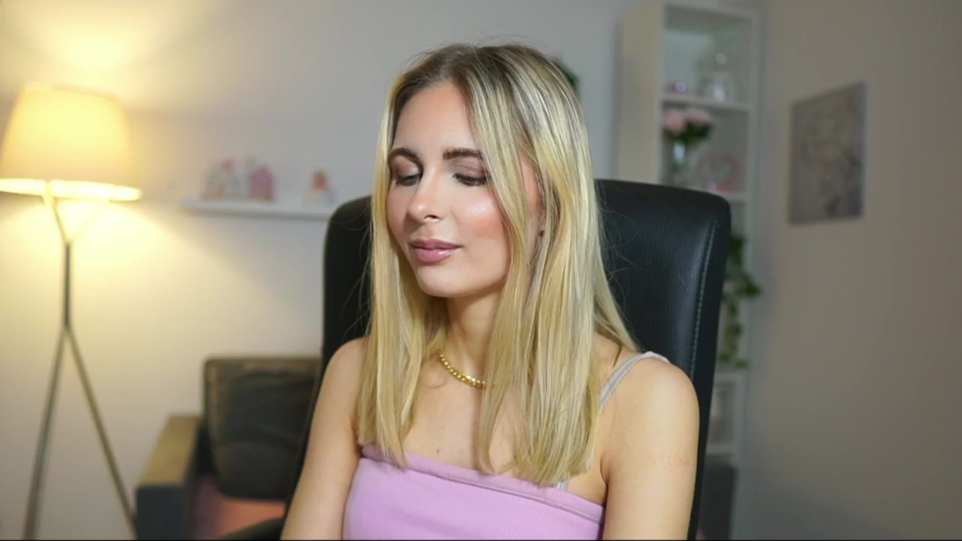 Gallery image thumbnail from Catecrago_'s myfreecams stream on, 04/18/2025, 10:49 image 11 of 20
