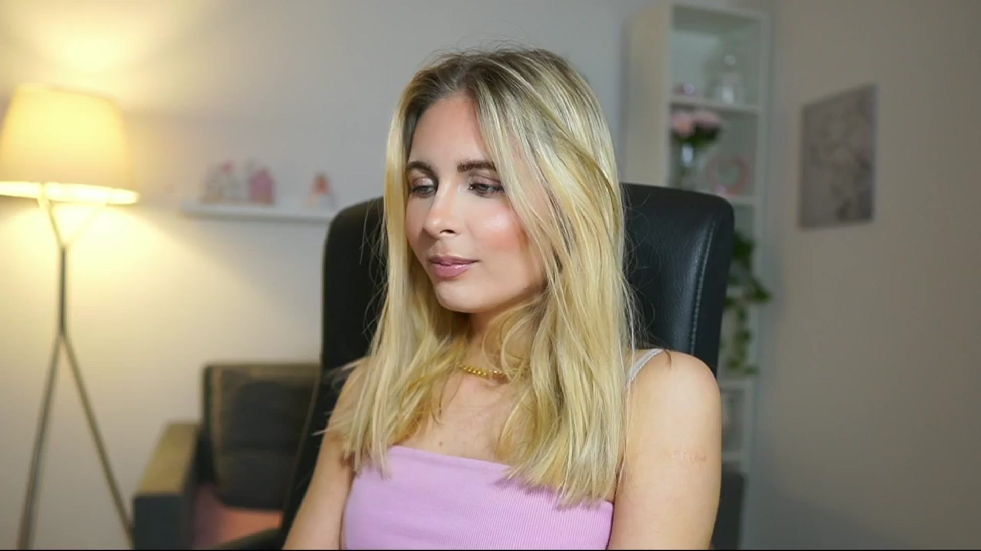 Gallery image thumbnail from Catecrago_'s myfreecams stream on, 04/18/2025, 11:54 image 3 of 20