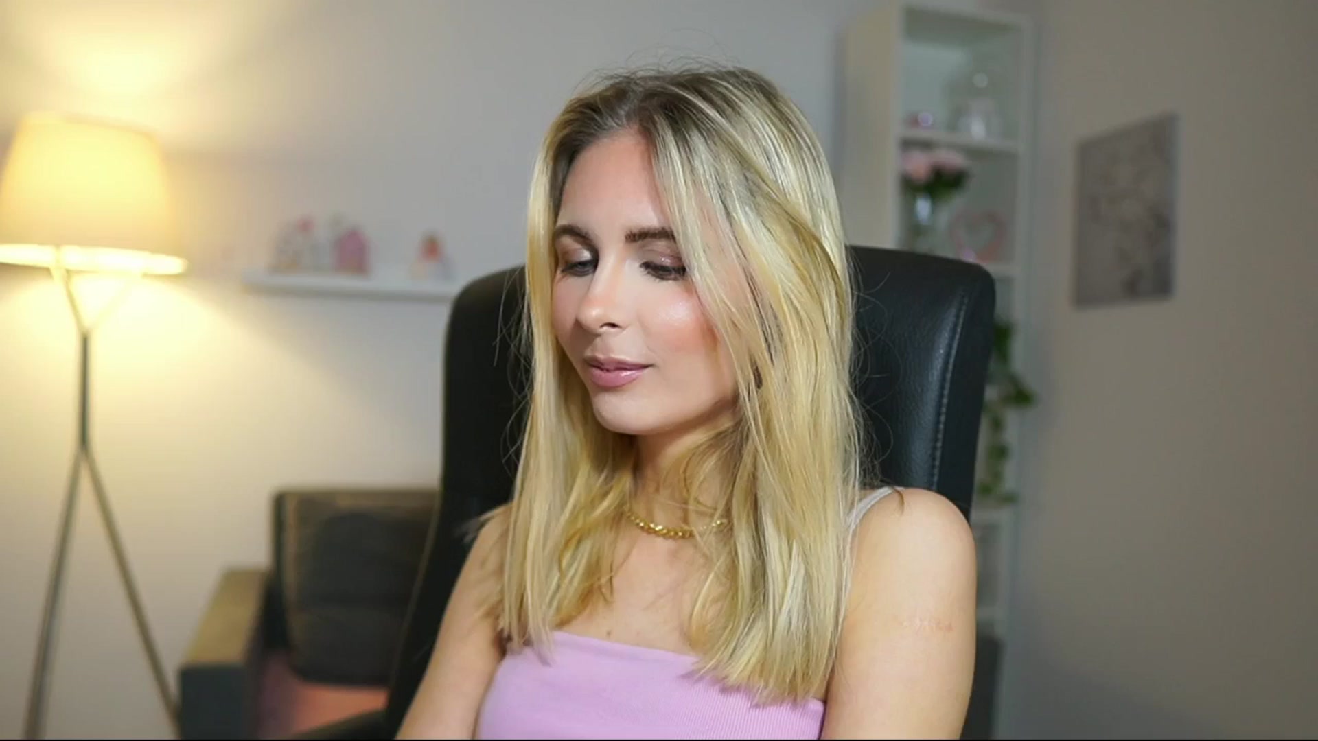 Gallery image thumbnail from Catecrago_'s myfreecams stream on, 04/18/2025, 11:54 image 5 of 20