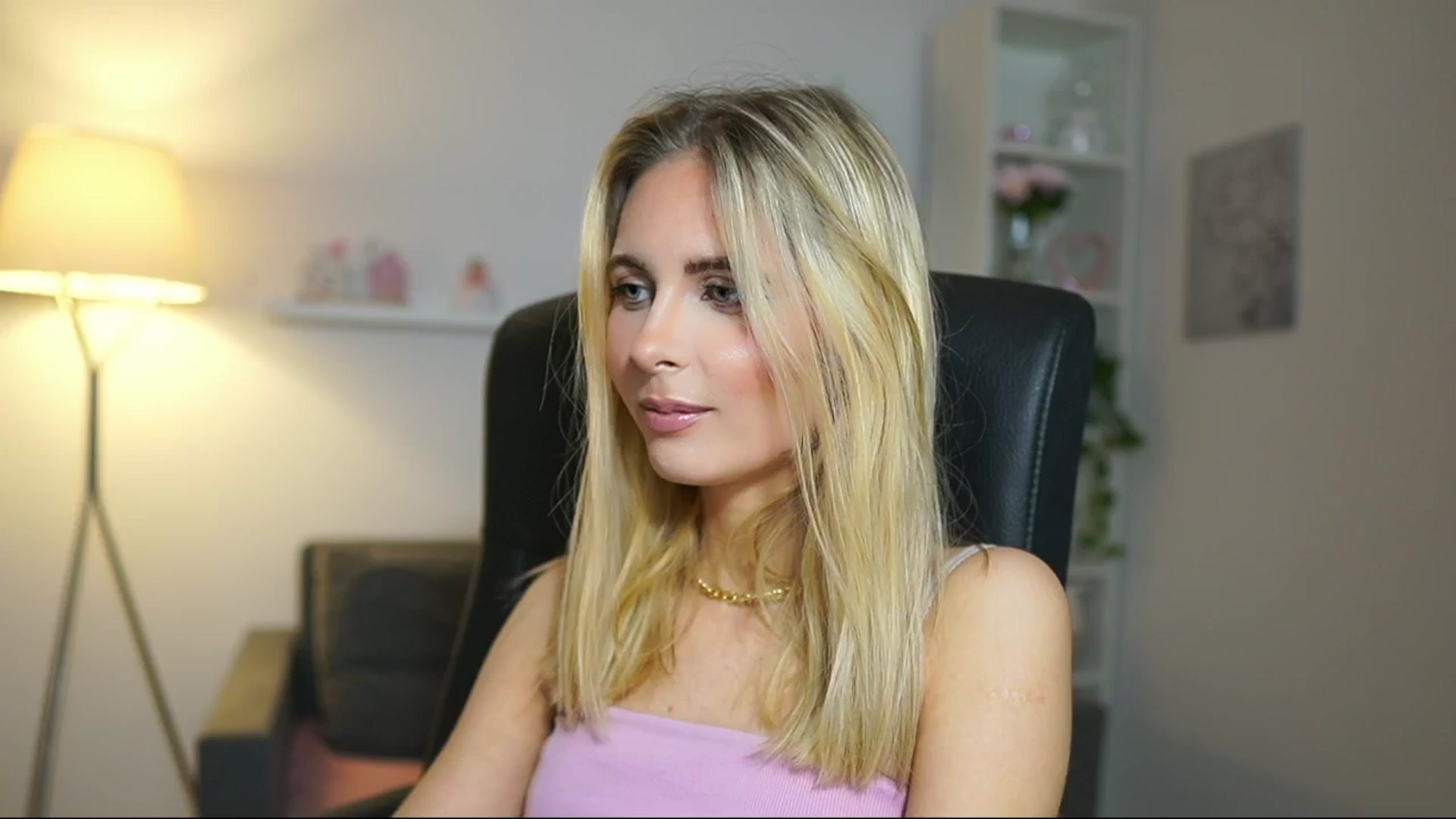Gallery image thumbnail from Catecrago_'s myfreecams stream on, 04/18/2025, 11:54 image 14 of 20