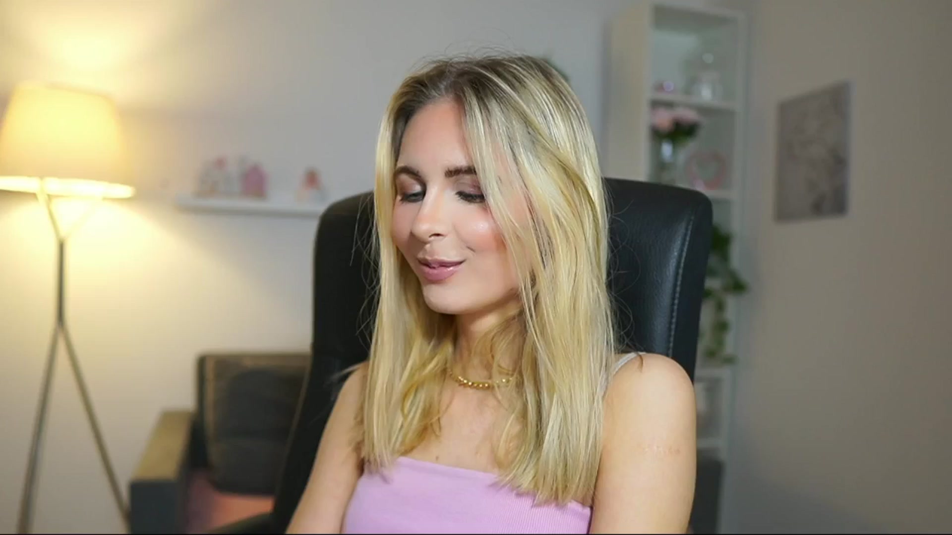 Gallery image thumbnail from Catecrago_'s myfreecams stream on, 04/18/2025, 11:54 image 11 of 20