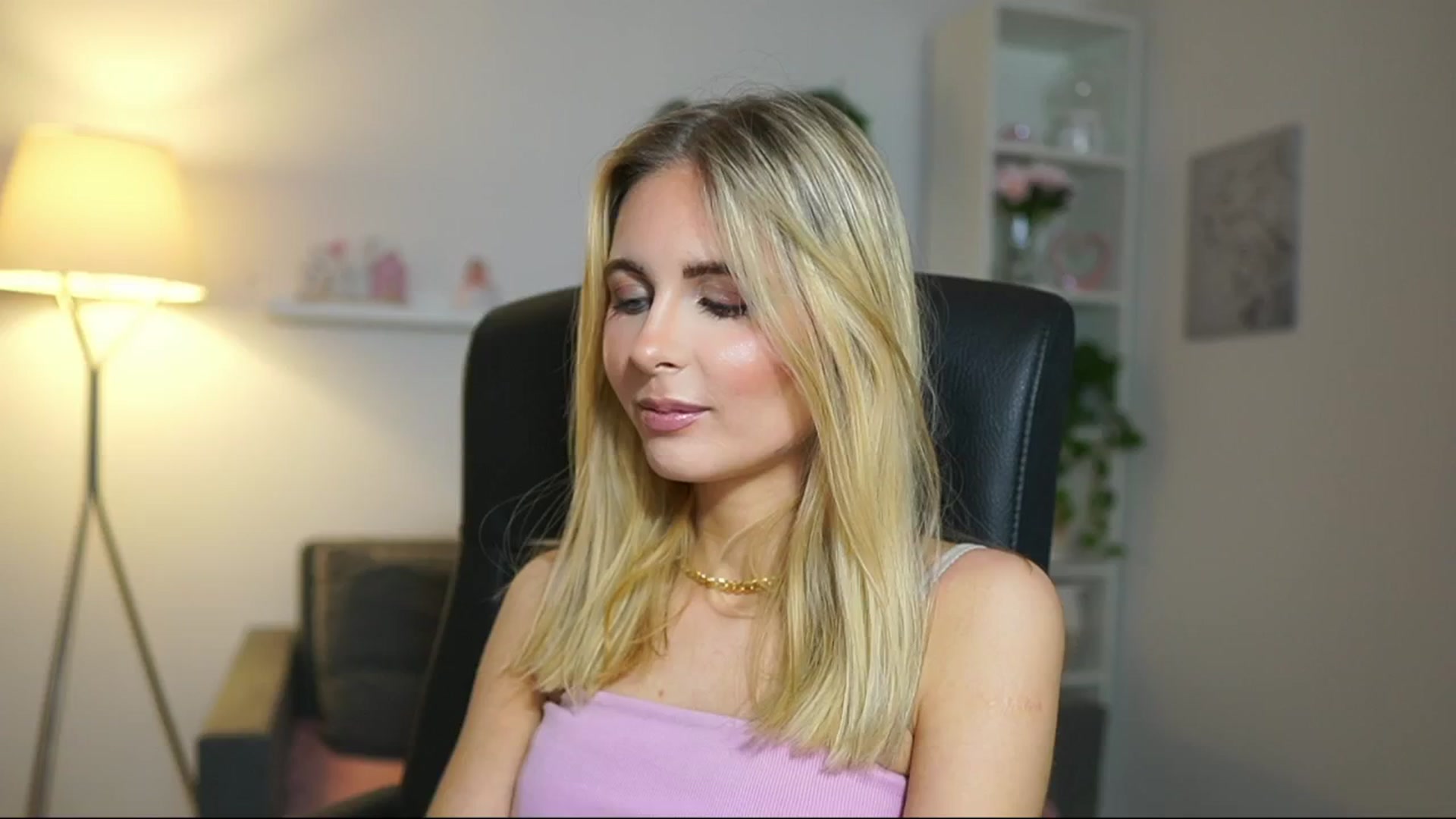 Gallery image thumbnail from Catecrago_'s myfreecams stream on, 04/18/2025, 11:54 image 15 of 20