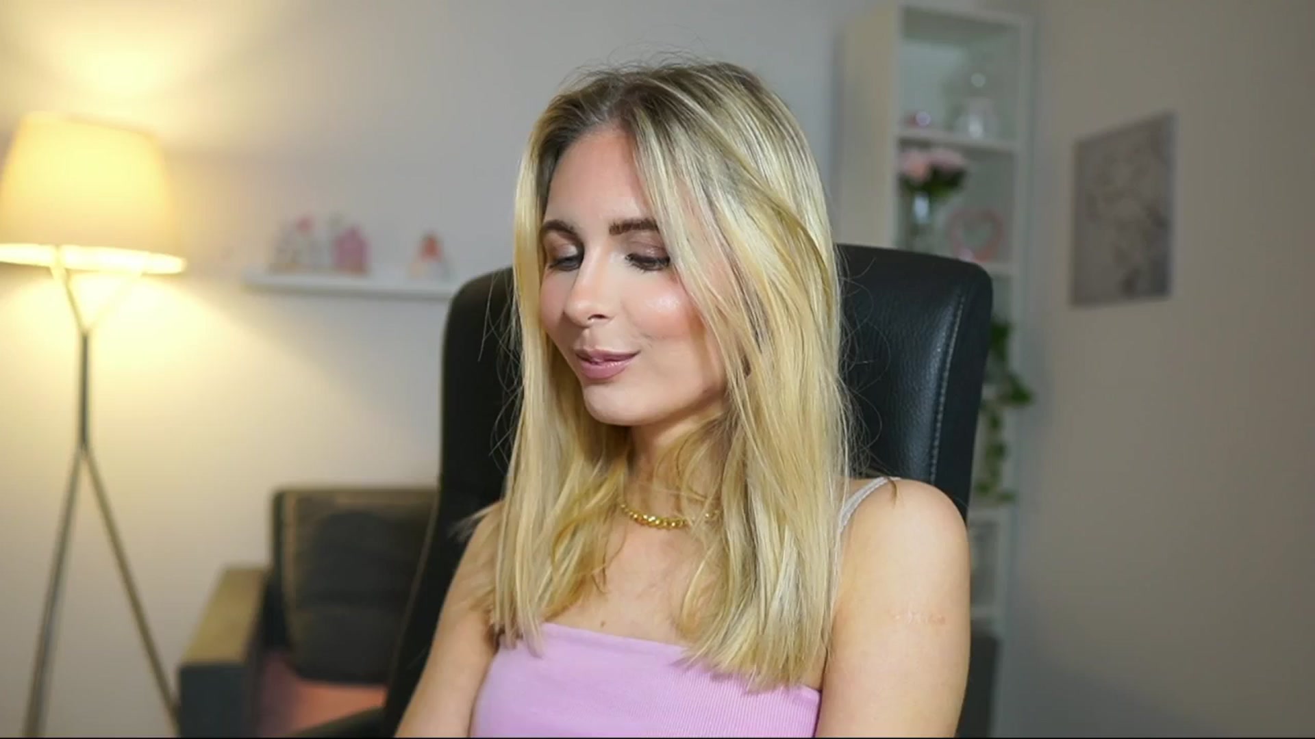 Gallery image thumbnail from Catecrago_'s myfreecams stream on, 04/18/2025, 11:54 image 4 of 20